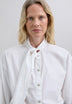 CAMISA DETALLE LAZO