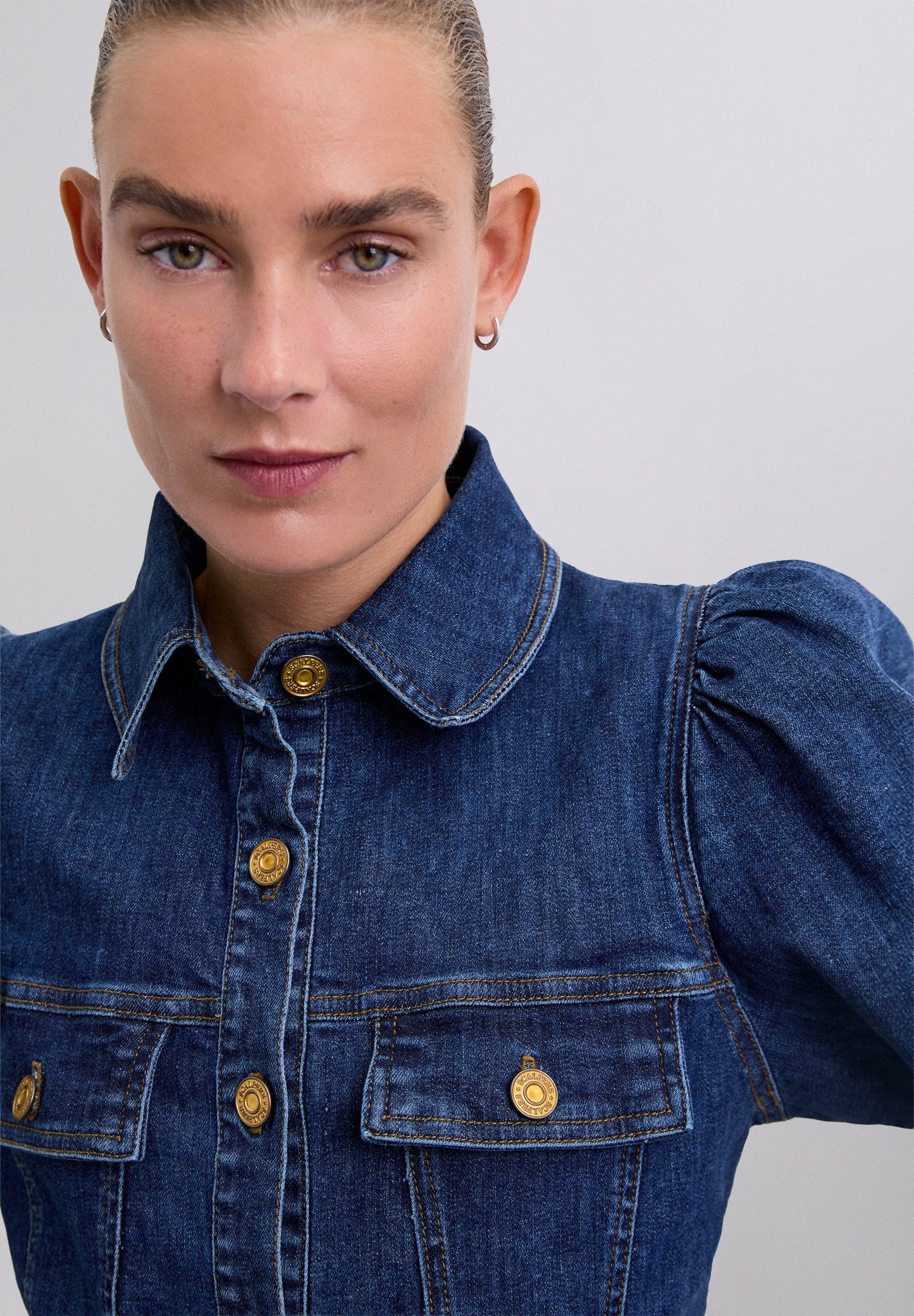 CAMISA DENIM MANGA ABULLONADA