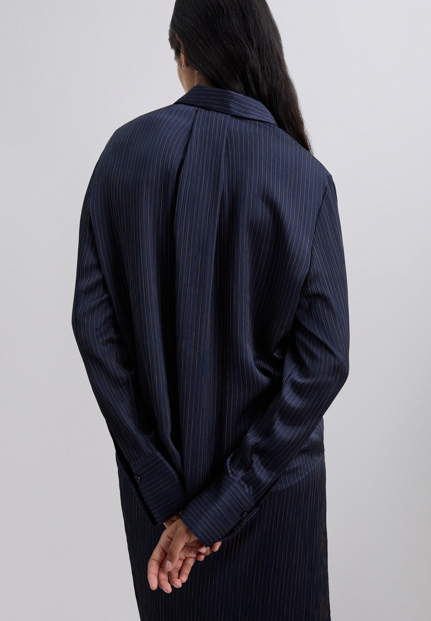 CAMISA RAYA DIPLOMÁTICA FLUIDA