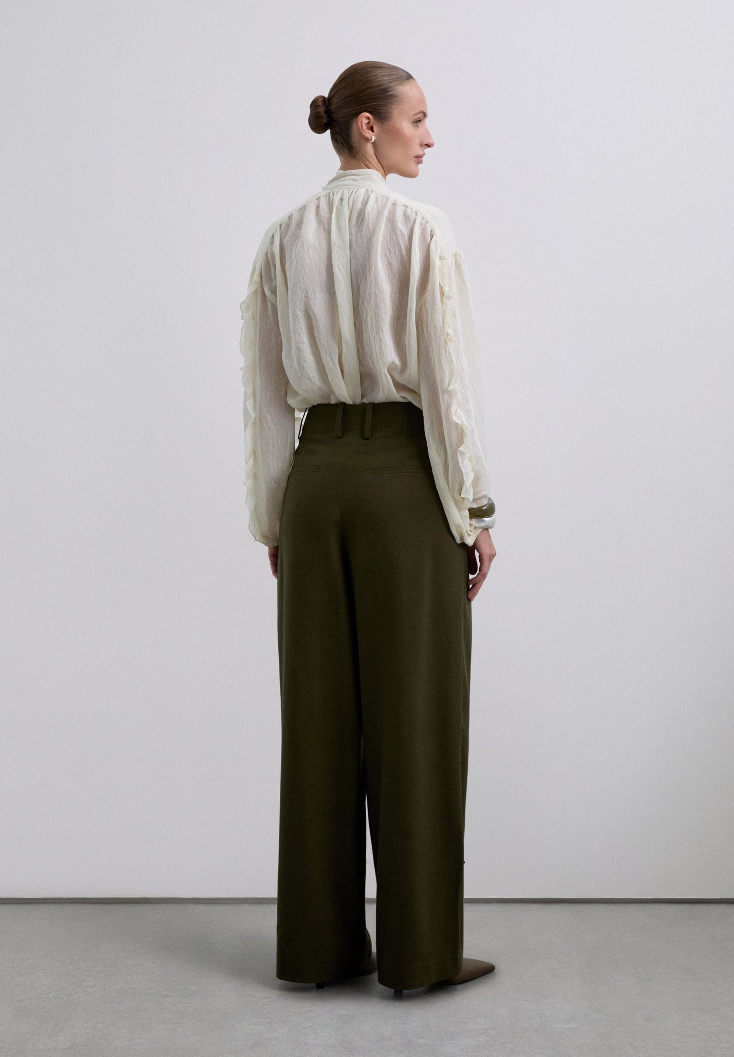 PANTALÓN PINZAS BOLSILLOS