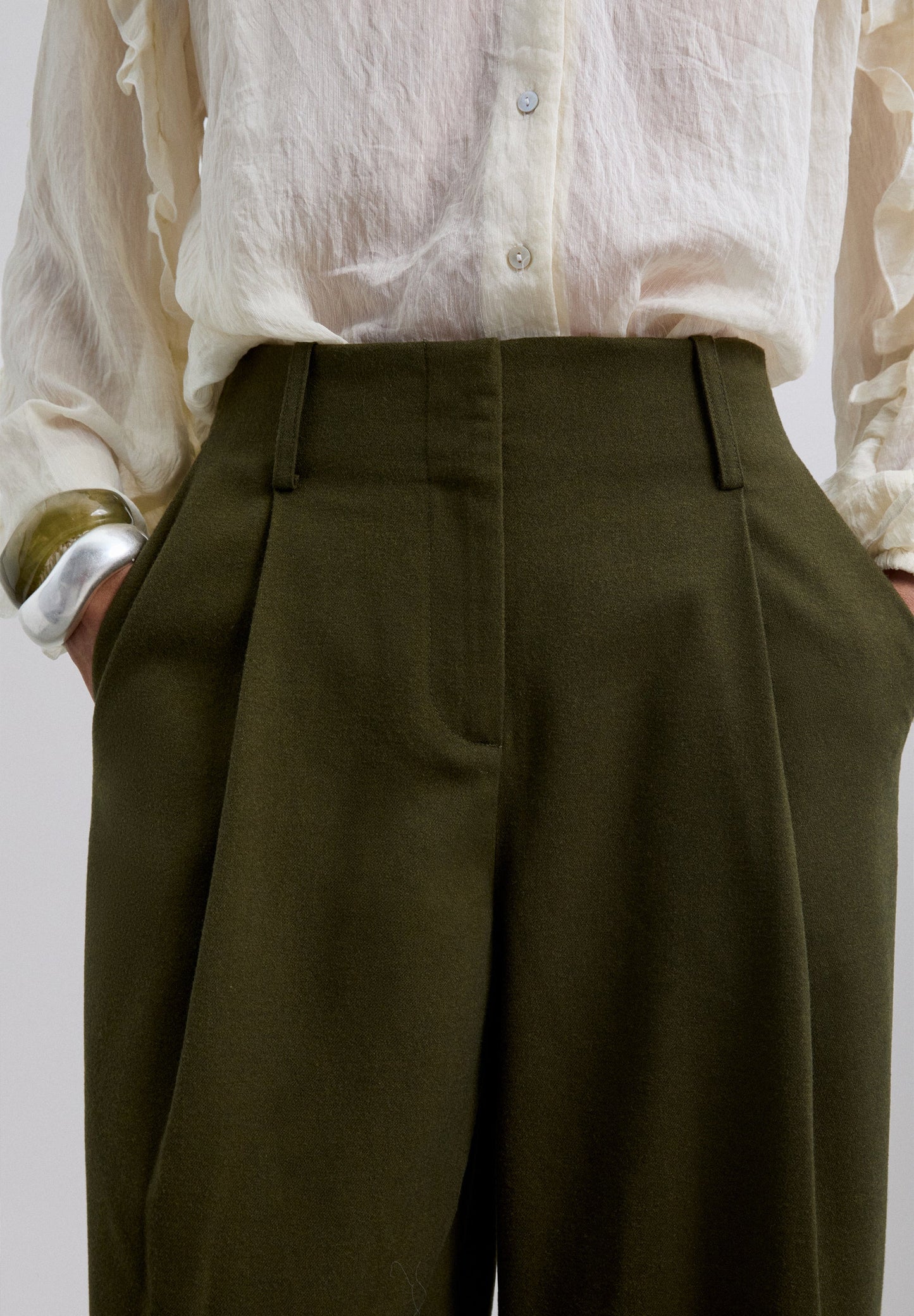 PANTALÓN PINZAS BOLSILLOS
