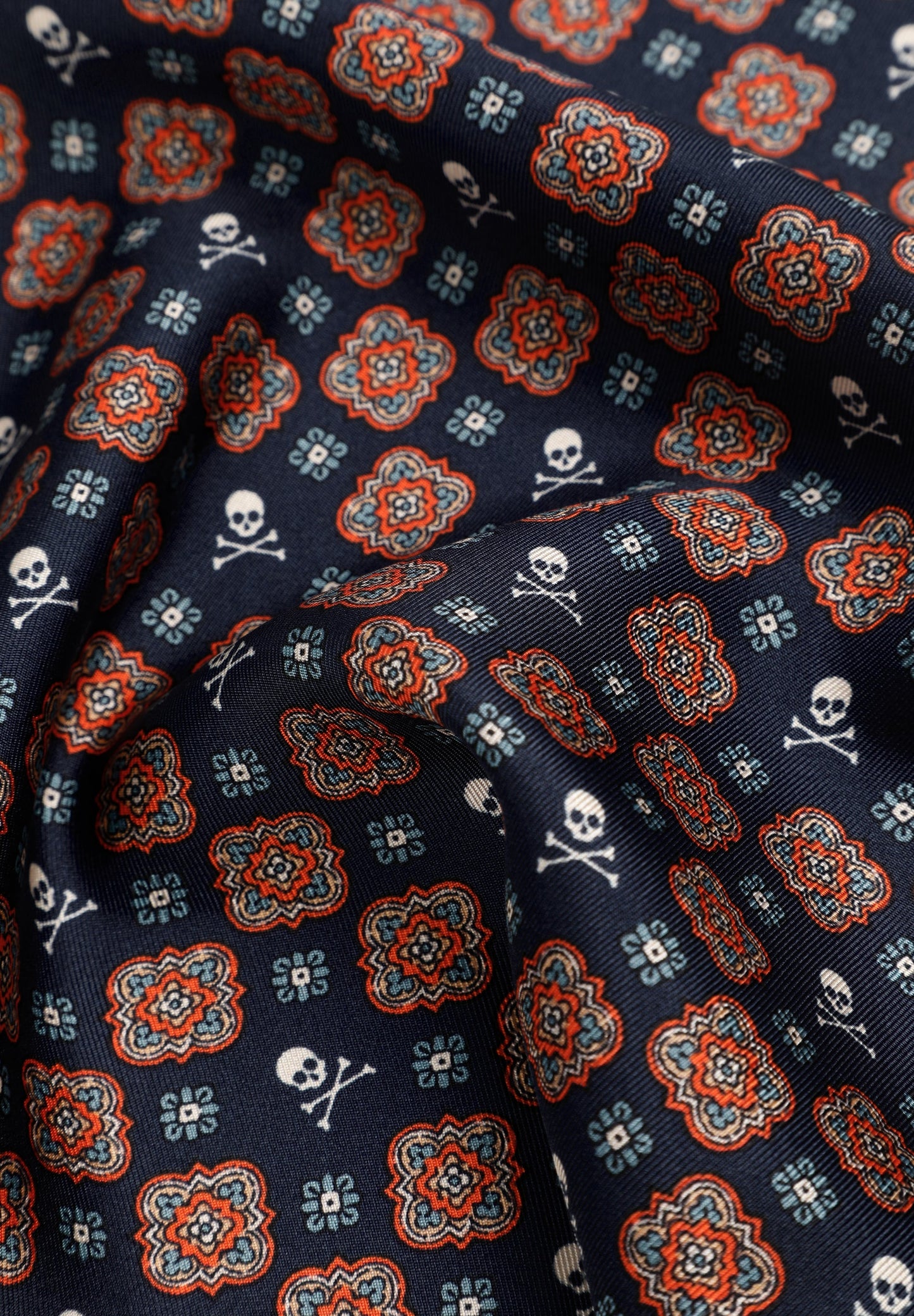 PAÑUELO SEDA ESTAMPADO CALAVERA