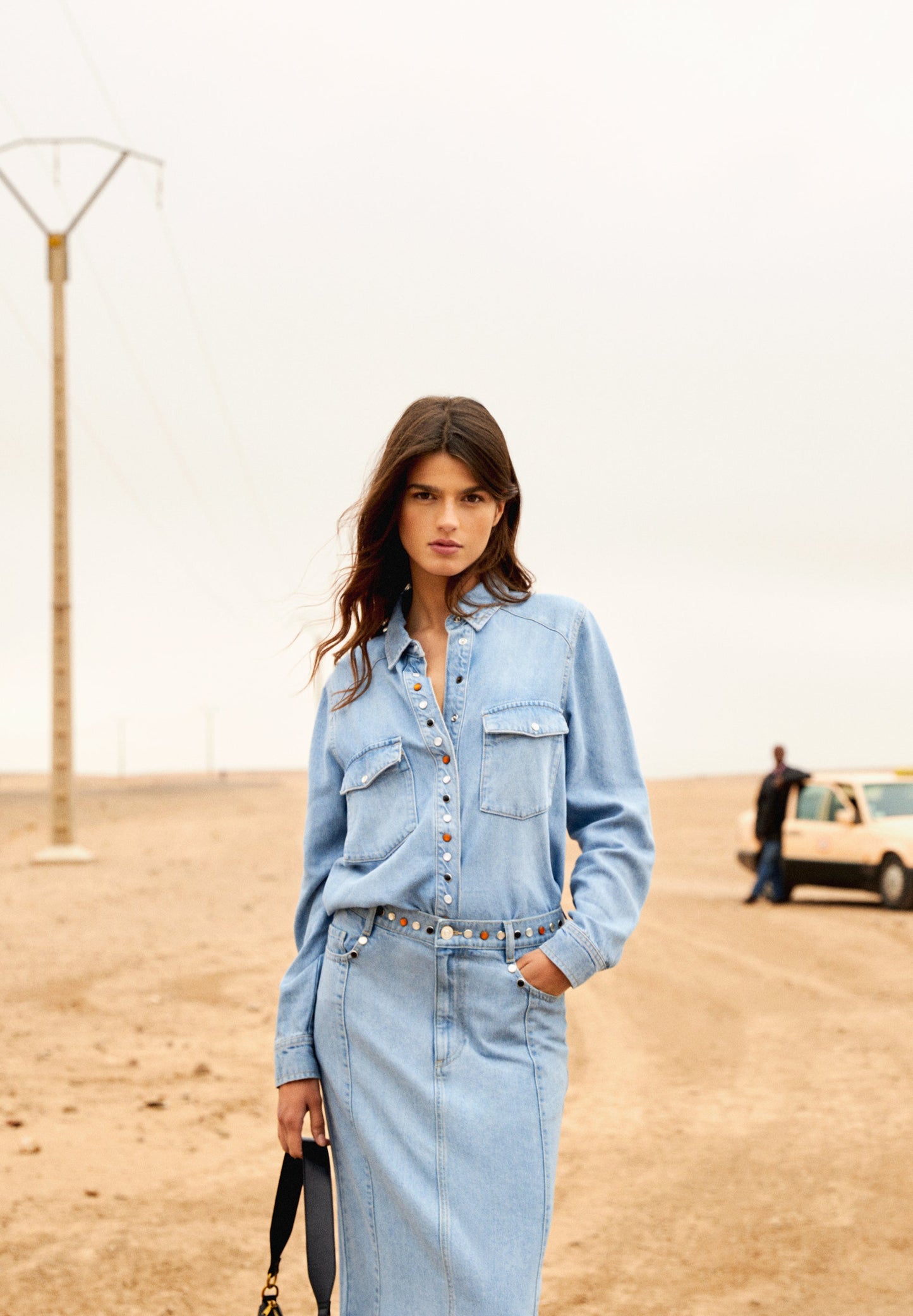 CAMISA DENIM TACHAS