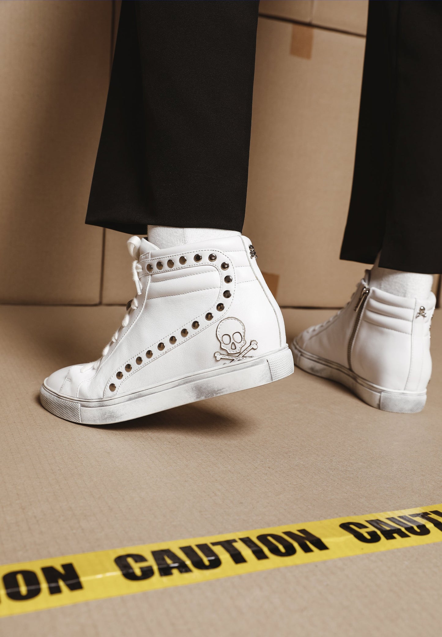 SNEAKERS BOTAS TACHAS