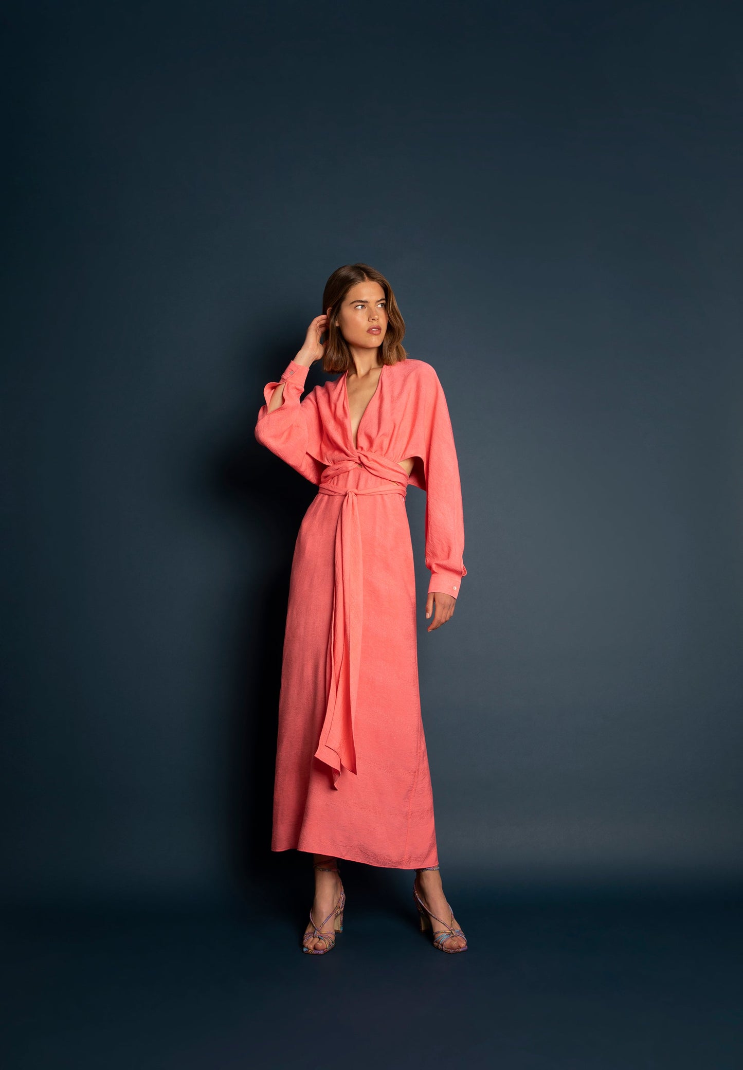 VESTIDO ABERTURAS LAZADA