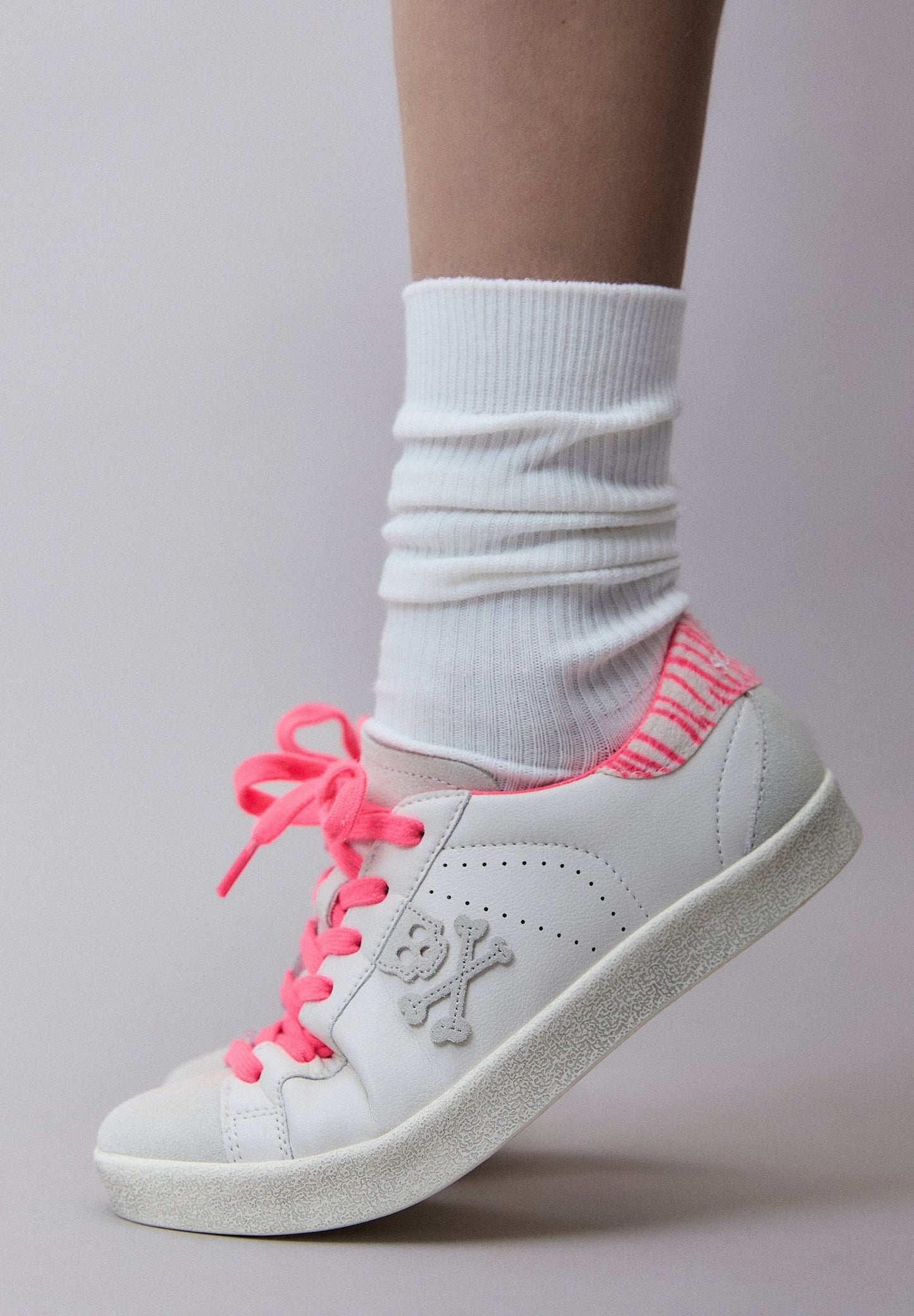 PINK SNEAKERS DETALLE