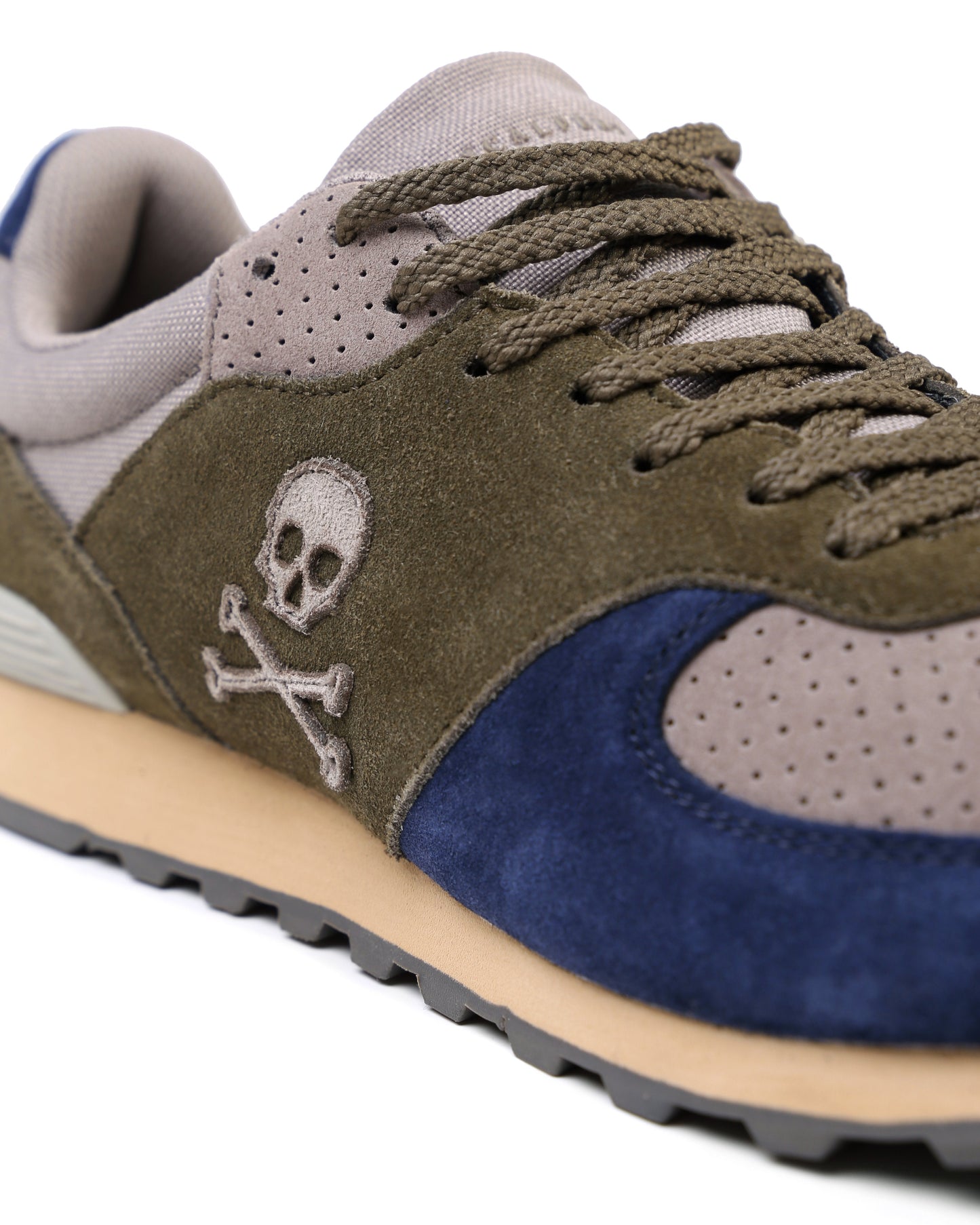 SNEAKERS COMBINADA CALAVERA BORDADA