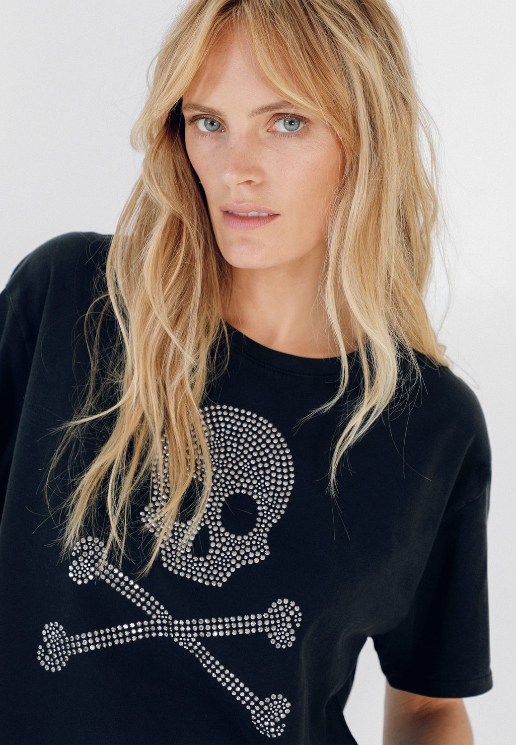 CAMISETA ALGODÓN CALAVERA TACHAS - Scalpers