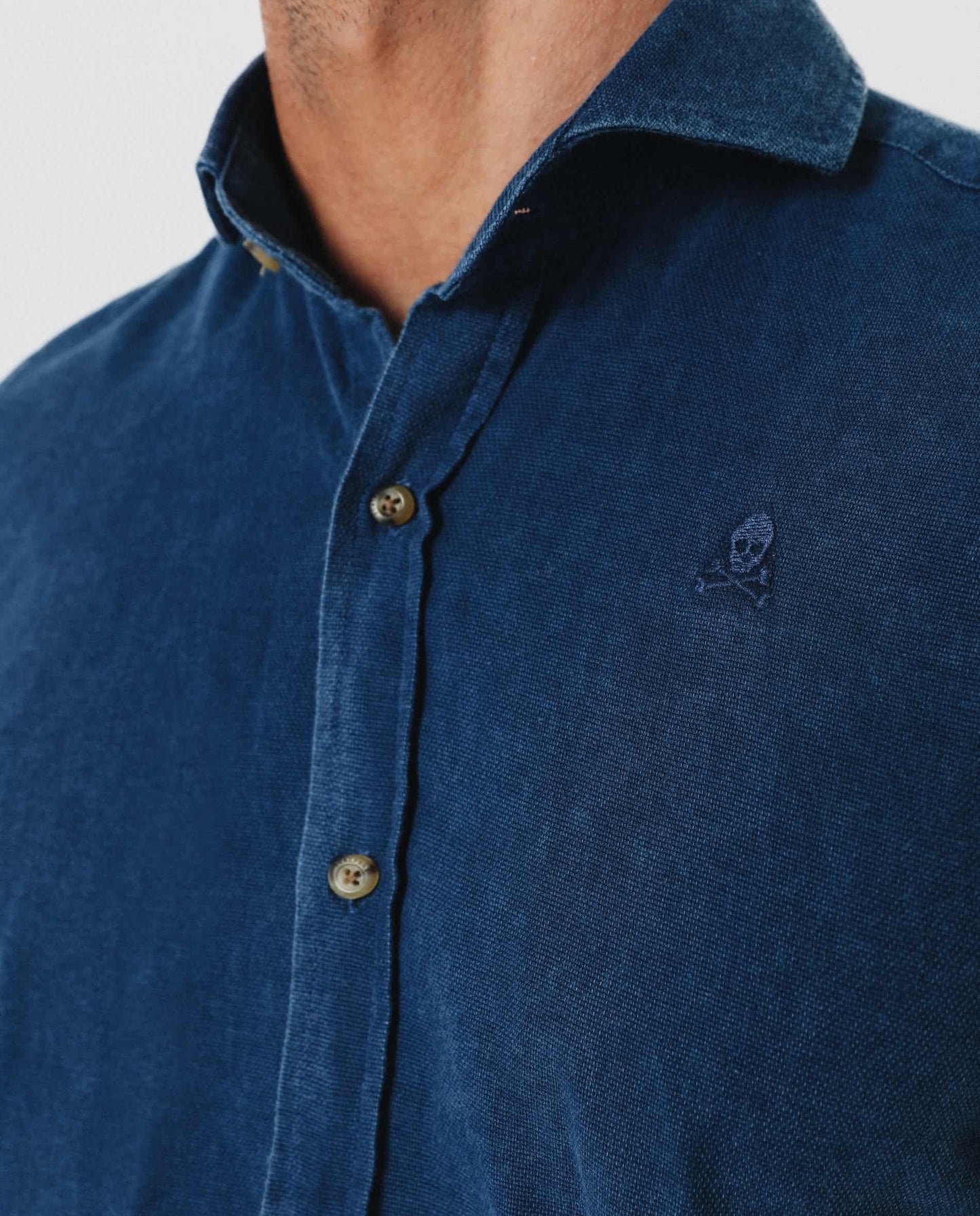CAMISA LOGO CALAVERA BORDADA