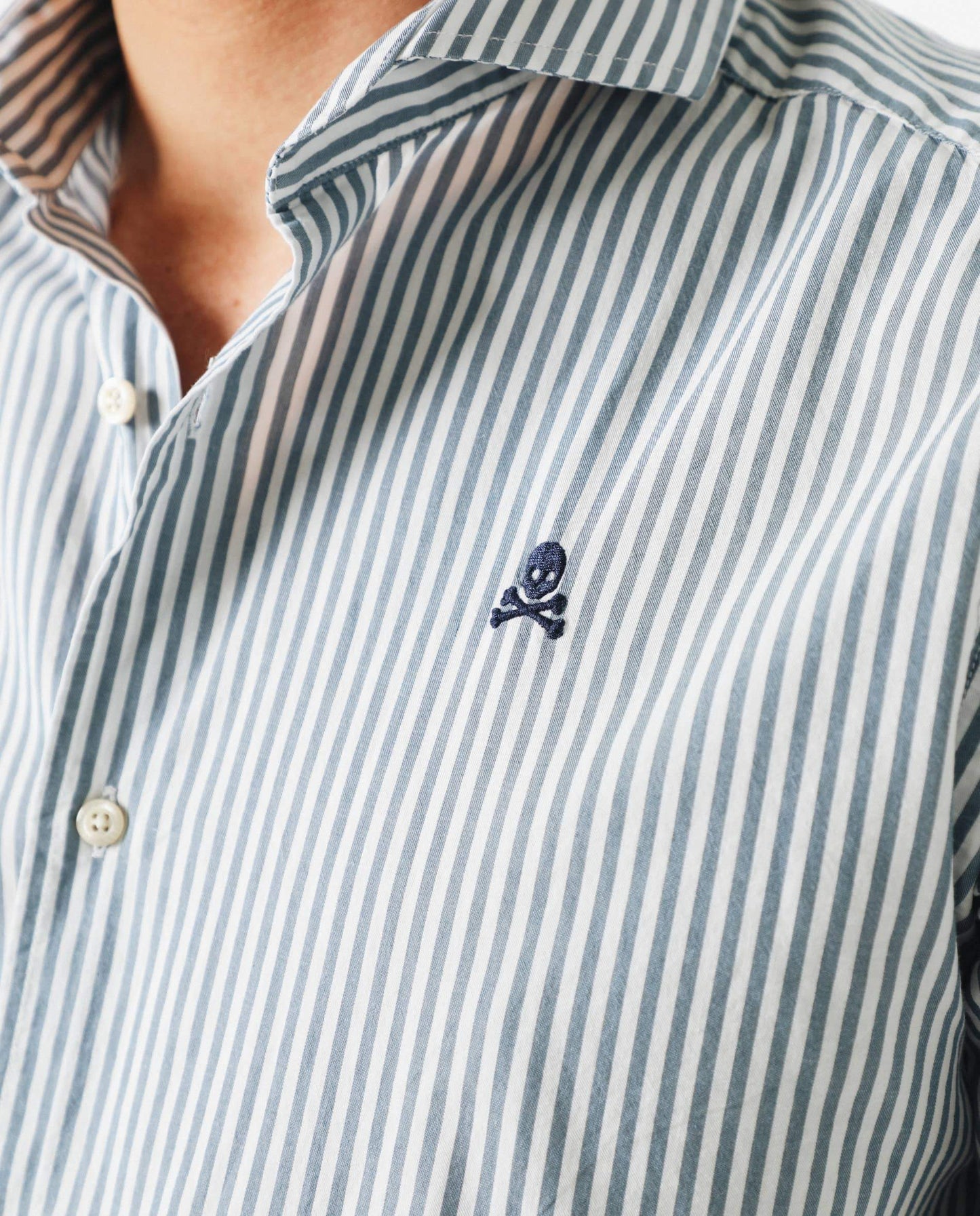 CAMISA BÁSICA CALAVERA