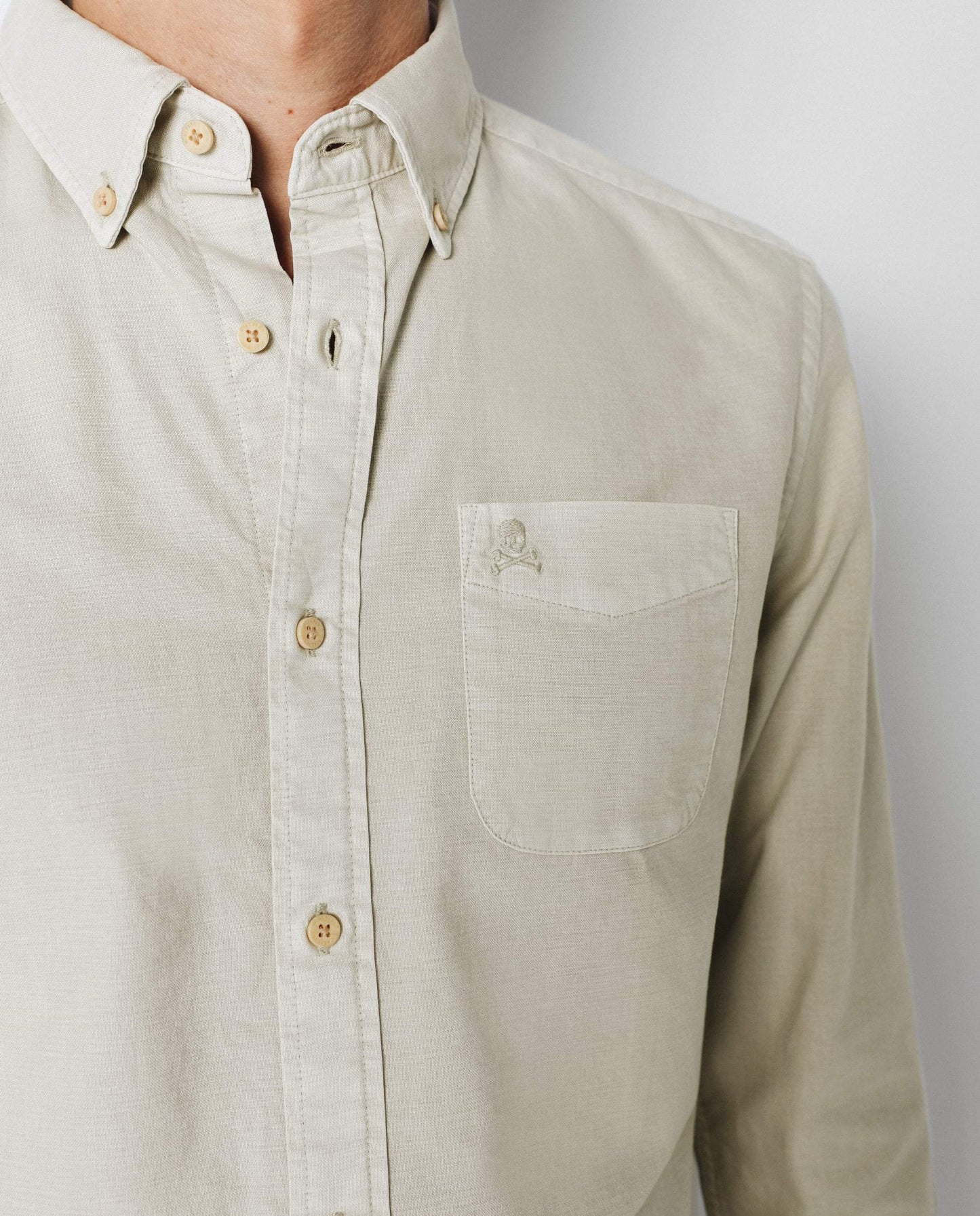 CAMISA CUELLO BOTONES CALAVERA