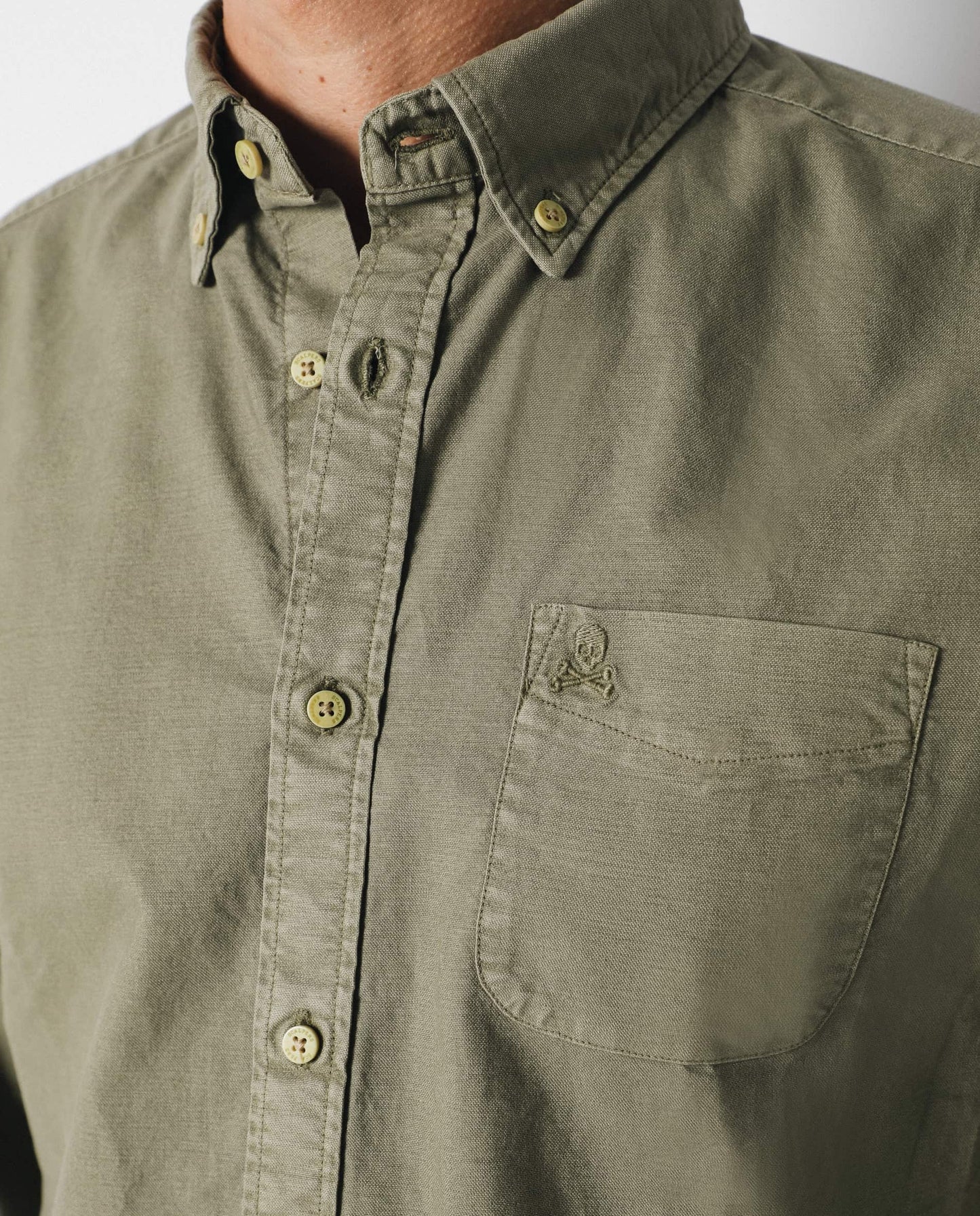 CAMISA CUELLO BOTONES CALAVERA