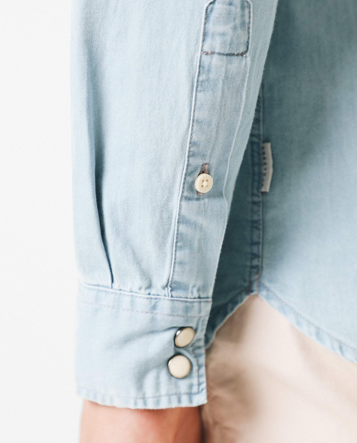 CAMISA DENIM BOLSILLOS TAPETA