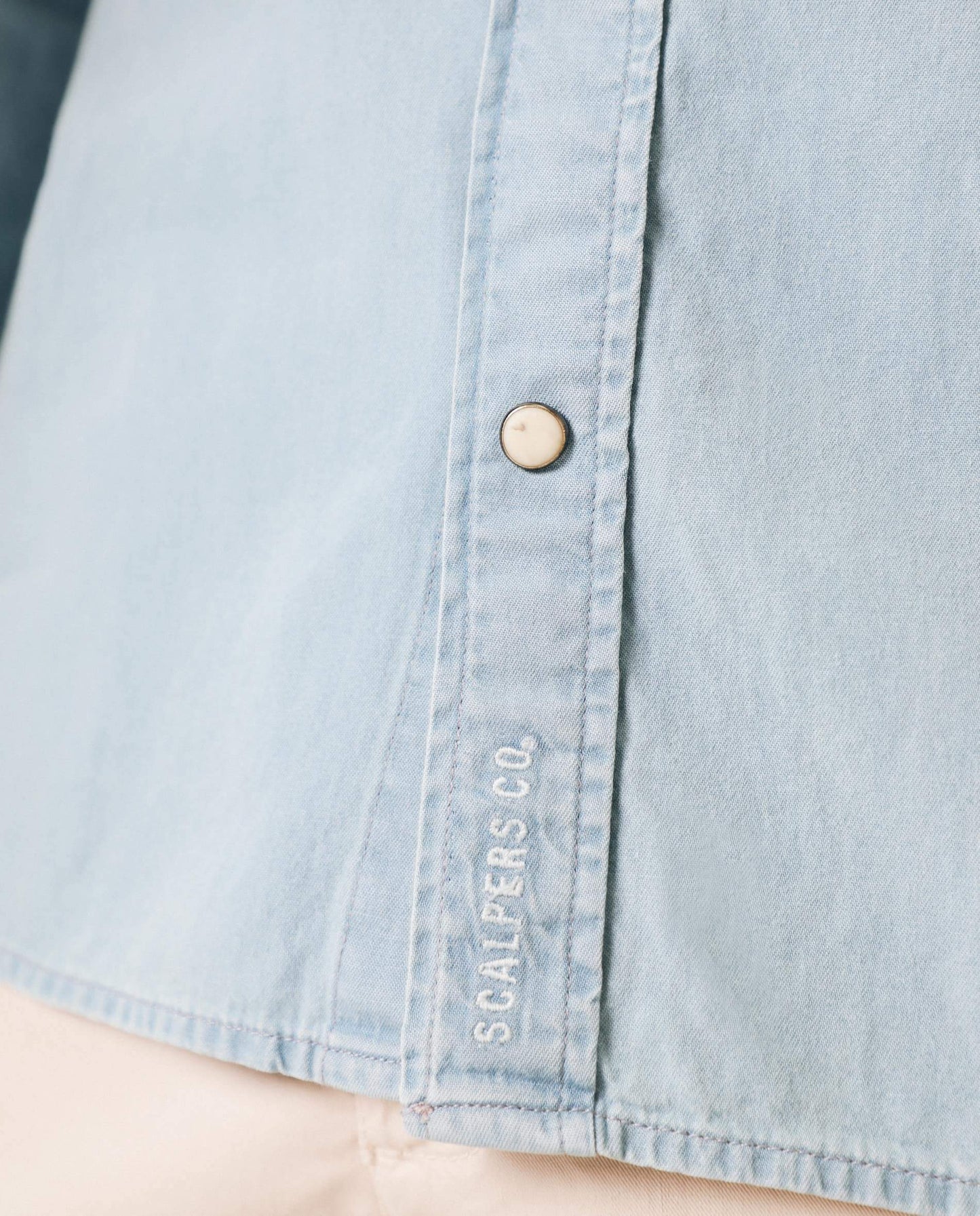 CAMISA DENIM BOLSILLOS TAPETA