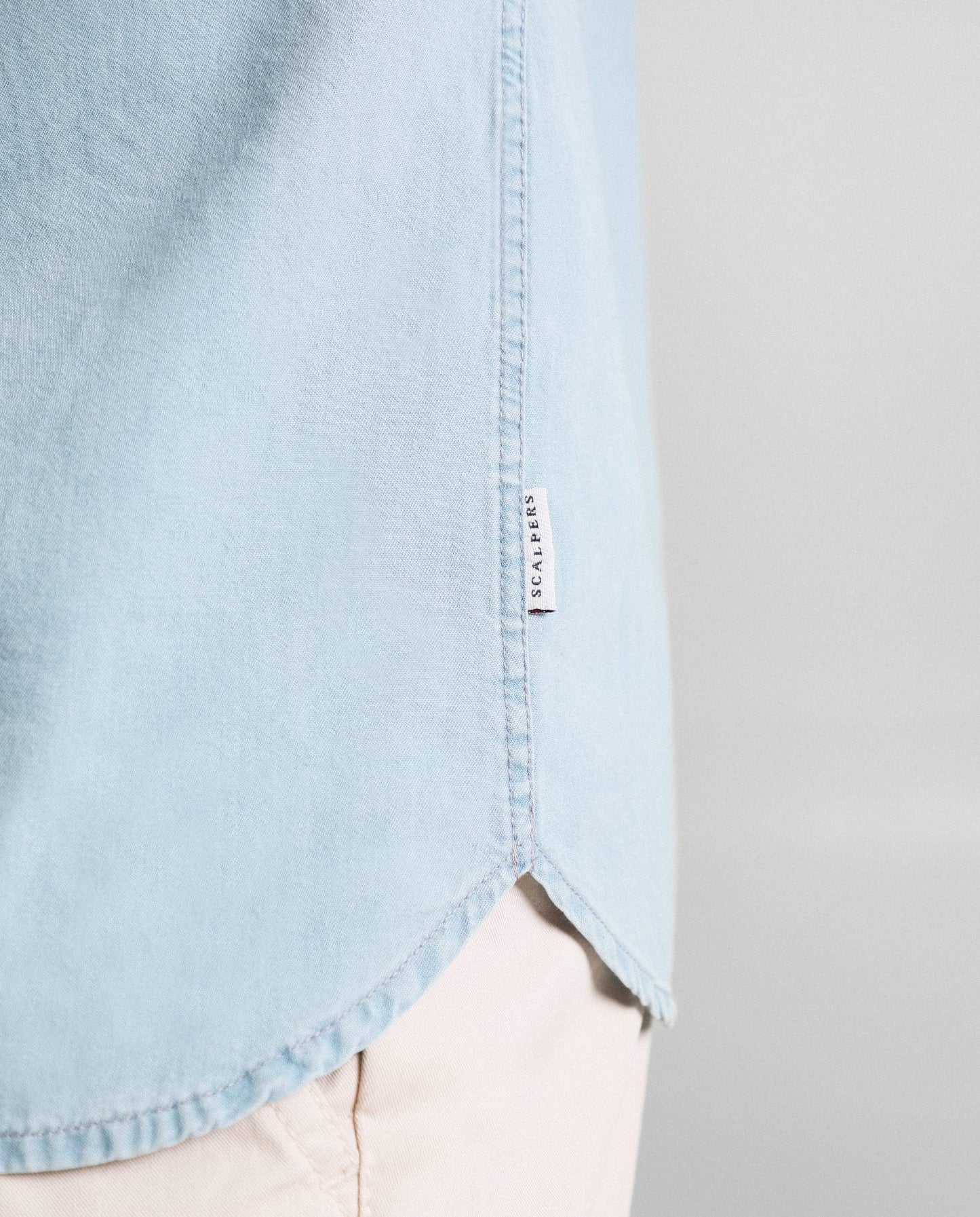 CAMISA DENIM BOLSILLOS TAPETA