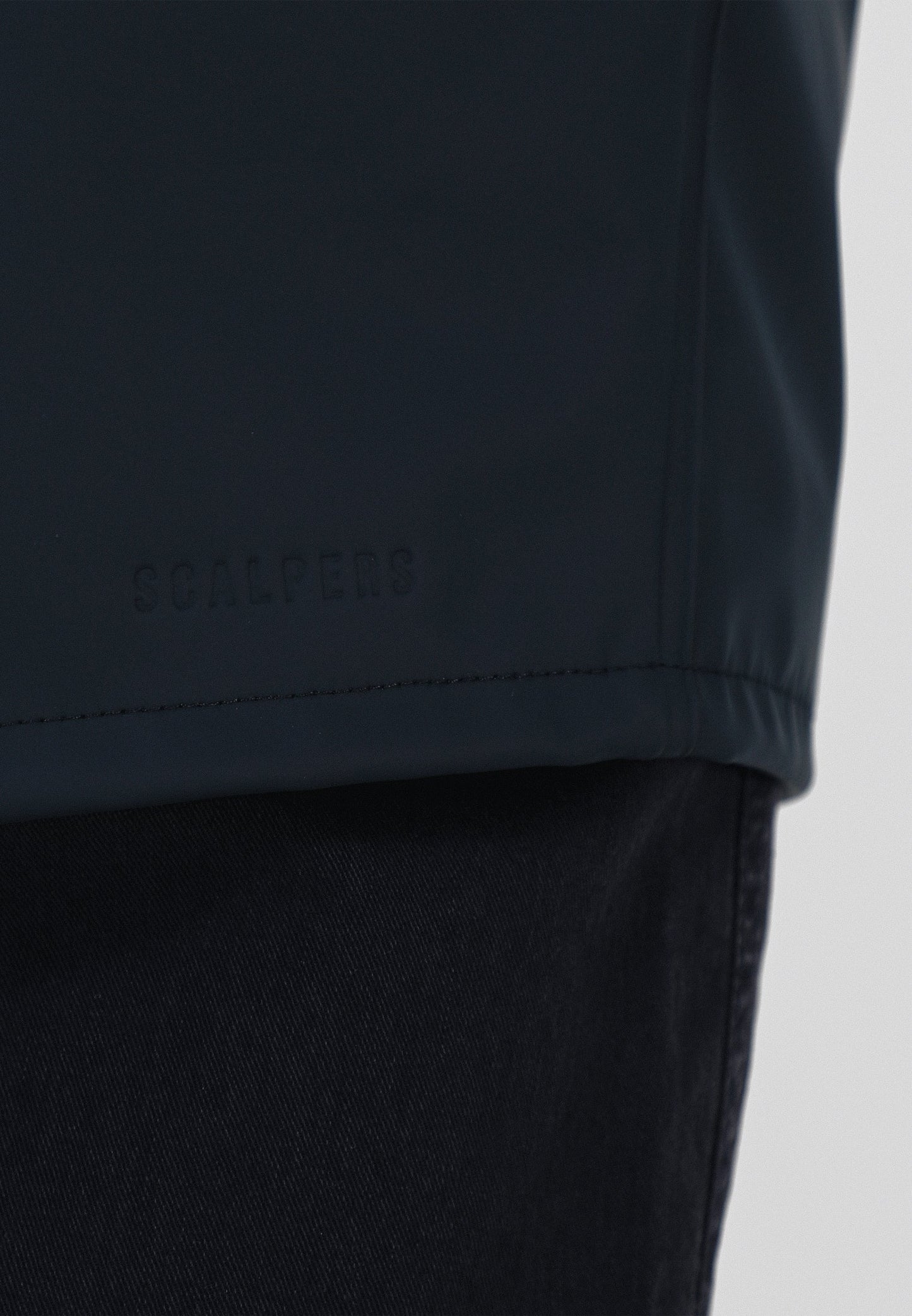 CHAQUETÓN IMPERMEABLE