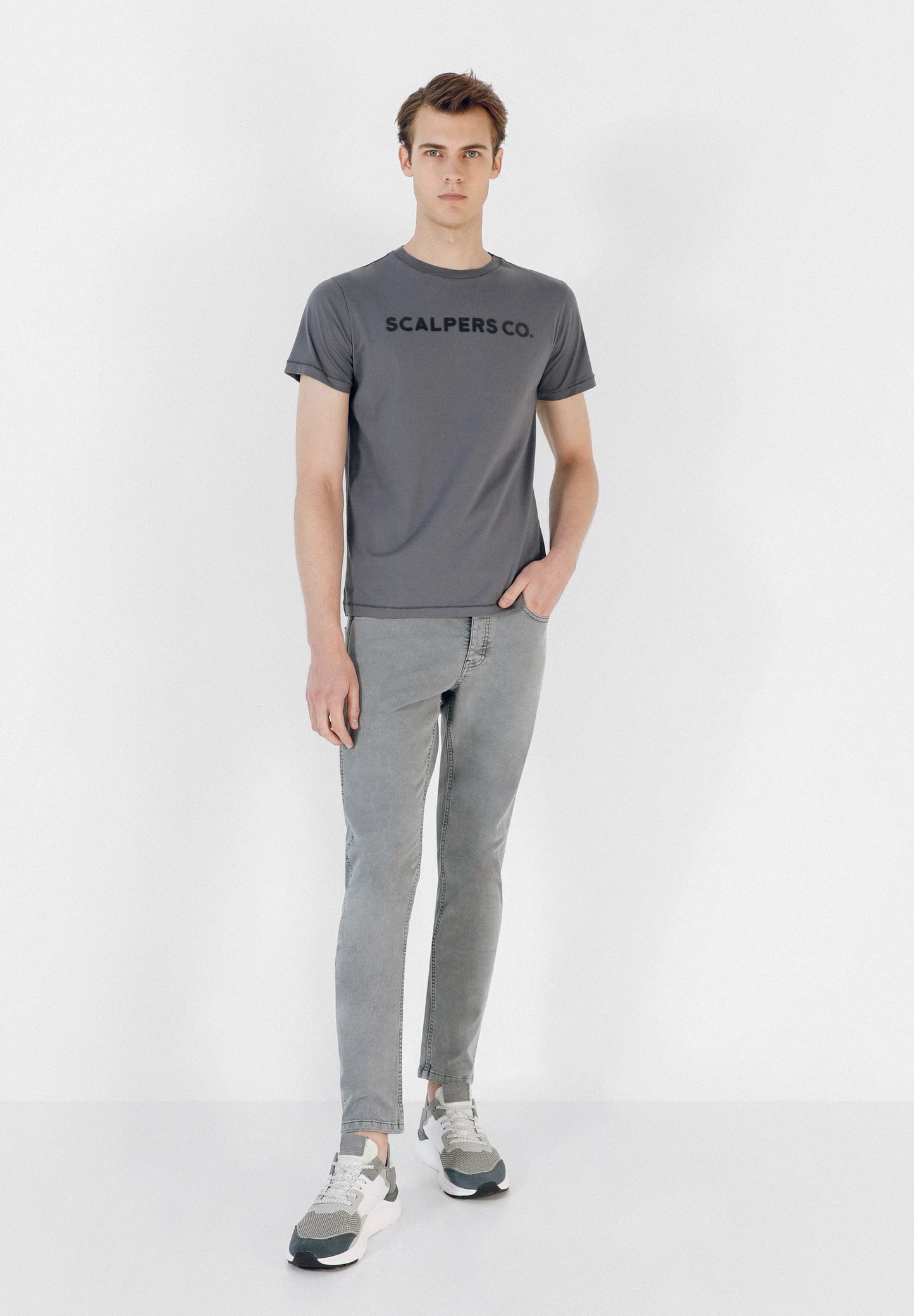 CAMISETA LOGO FLOCADO