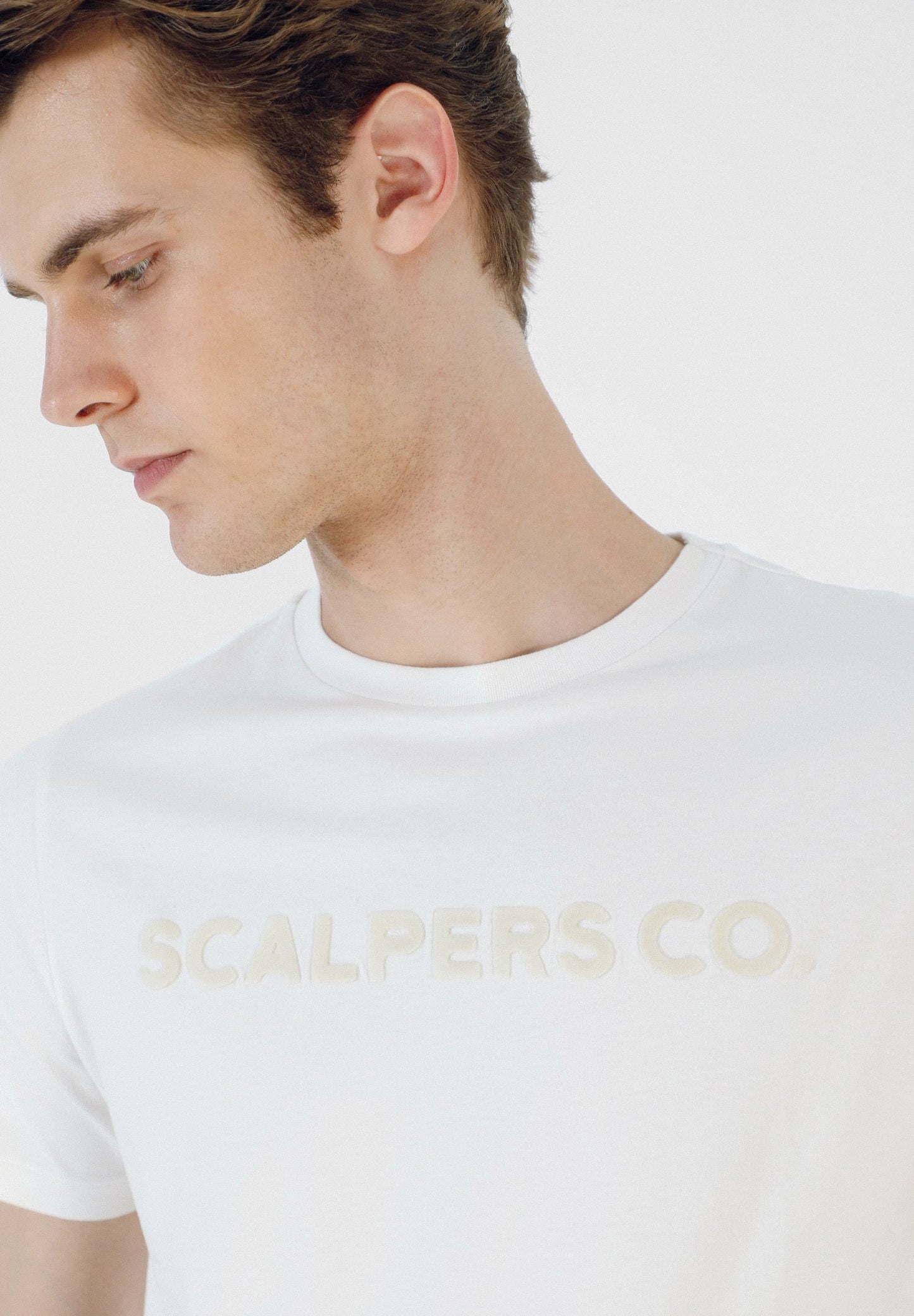 CAMISETA LOGO FLOCADO