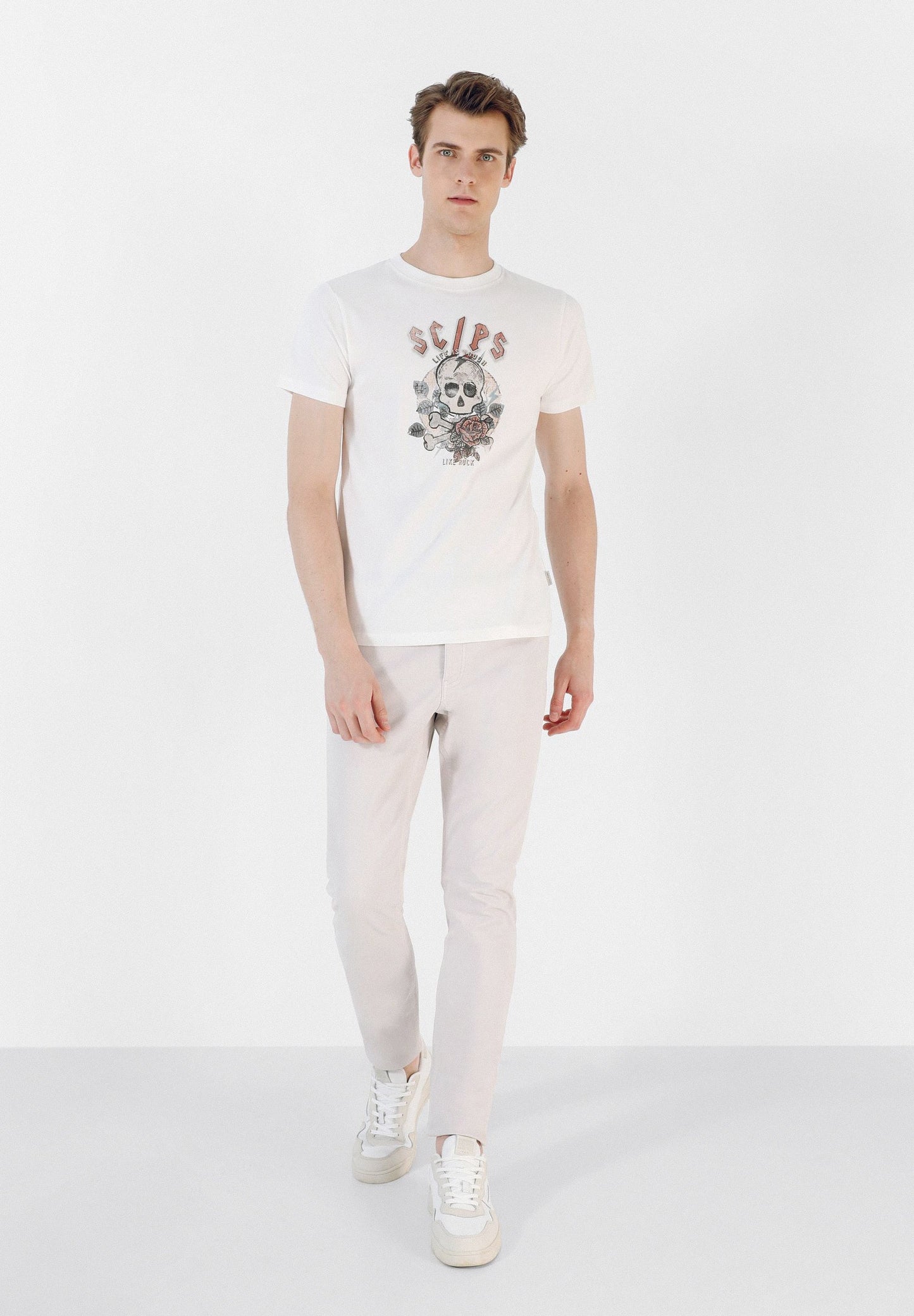 CAMISETA CALAVERA ROSAS