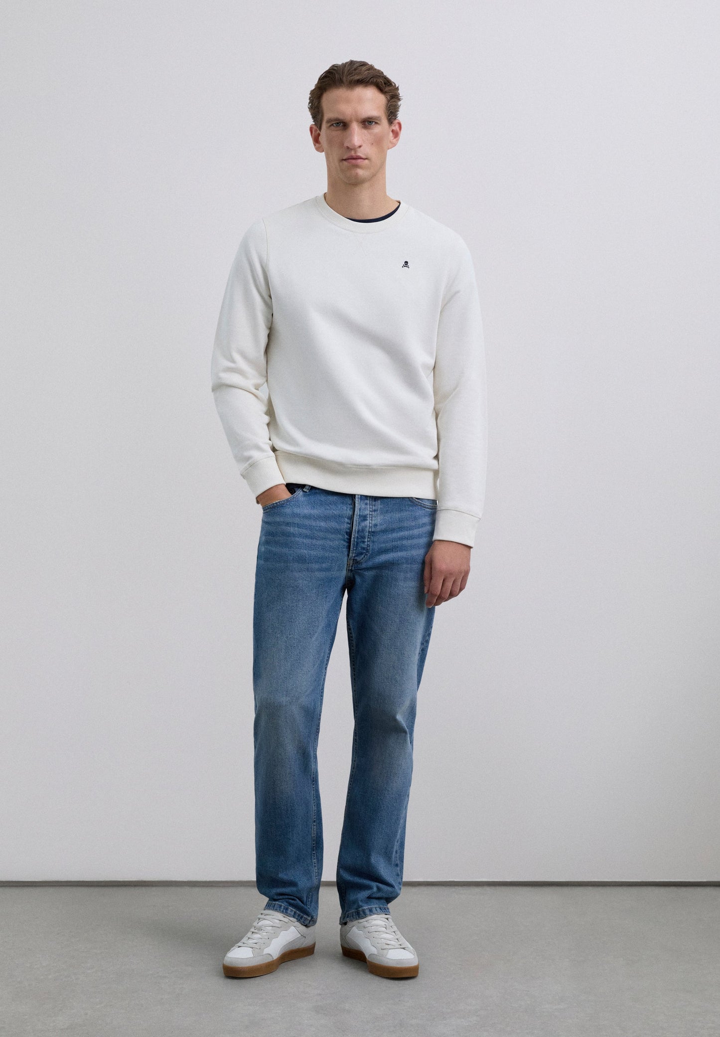 SUDADERA BÁSICA BORDADA CONTRASTE