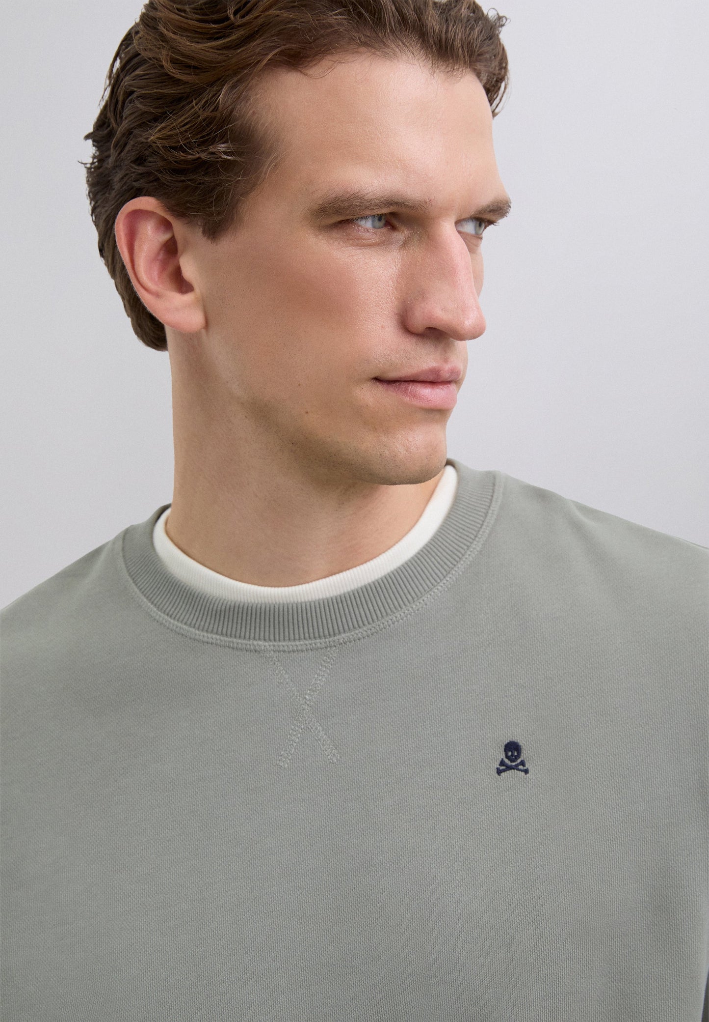 SUDADERA BÁSICA BORDADA CONTRASTE