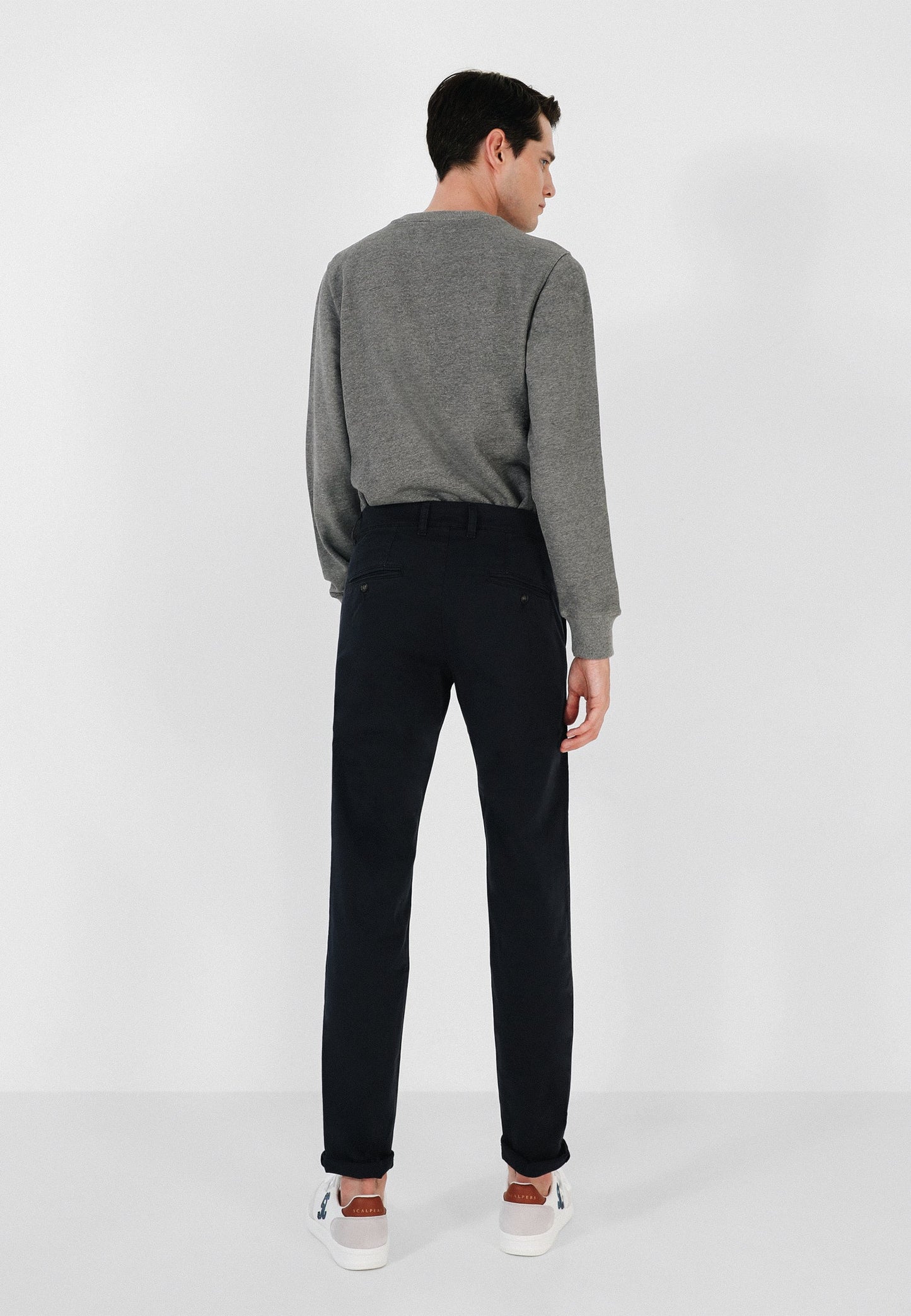 PANTALÓN CHINO PINZAS
