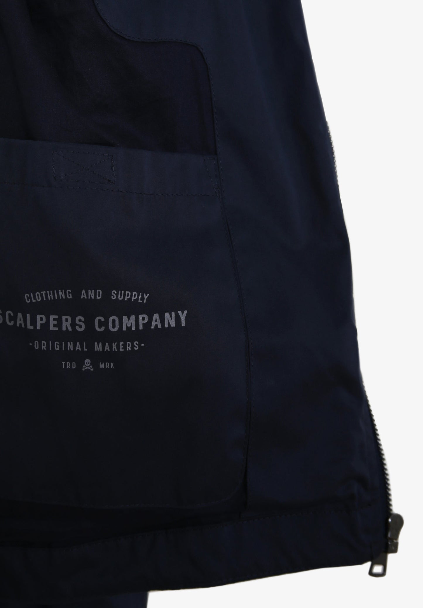 CHAQUETA TÉCNICA BOLSILLO TAPETA