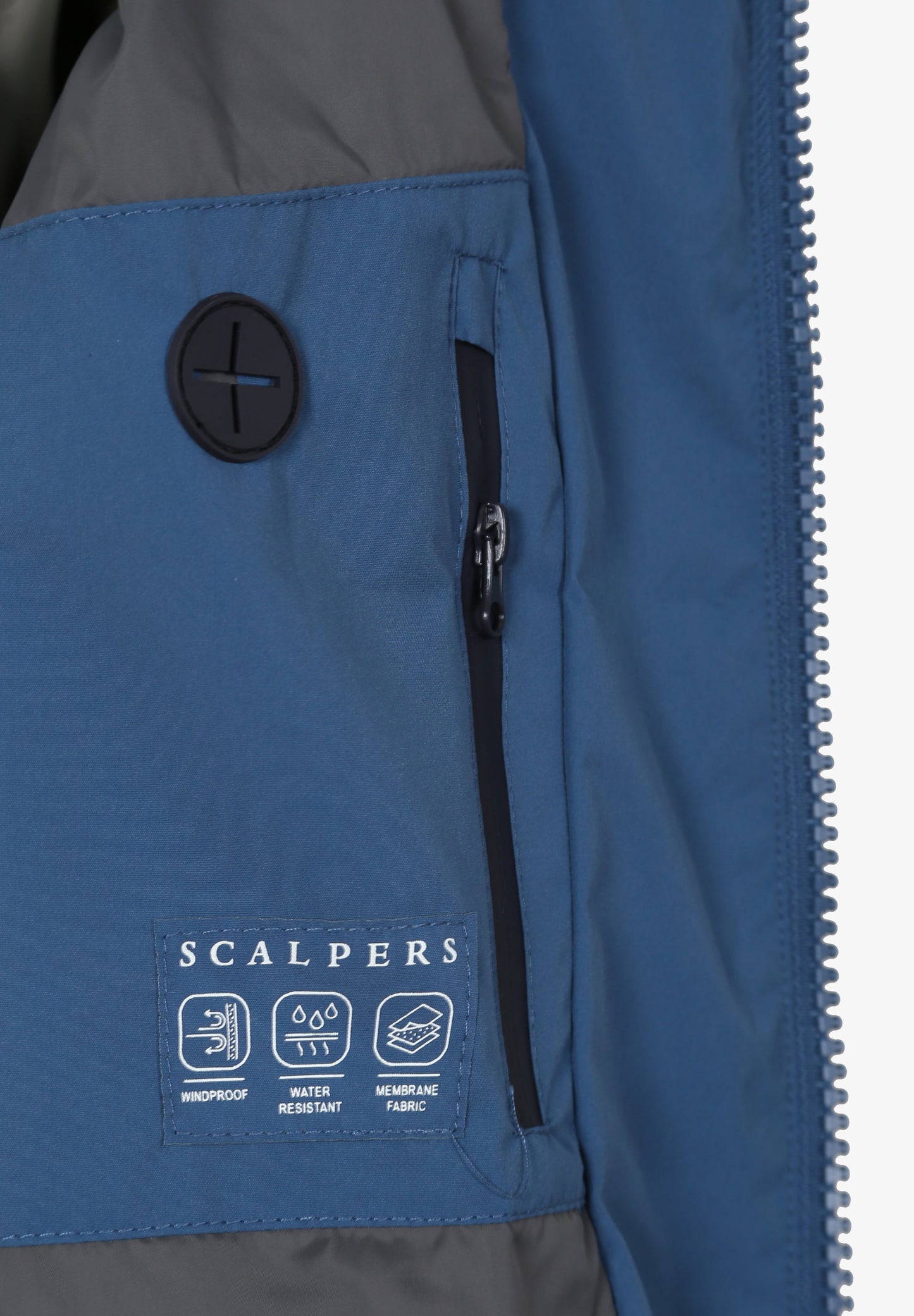 CHAQUETA TÉCNICA CAPUCHA
