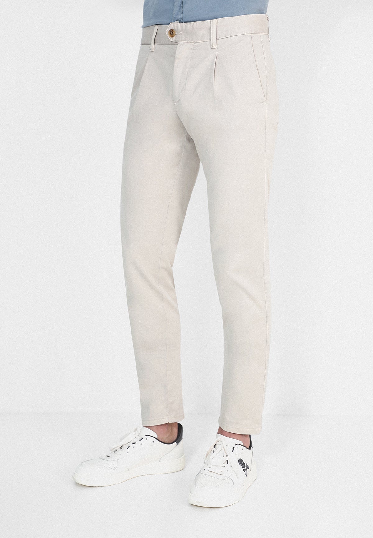 PANTALÓN CHINO PINZAS