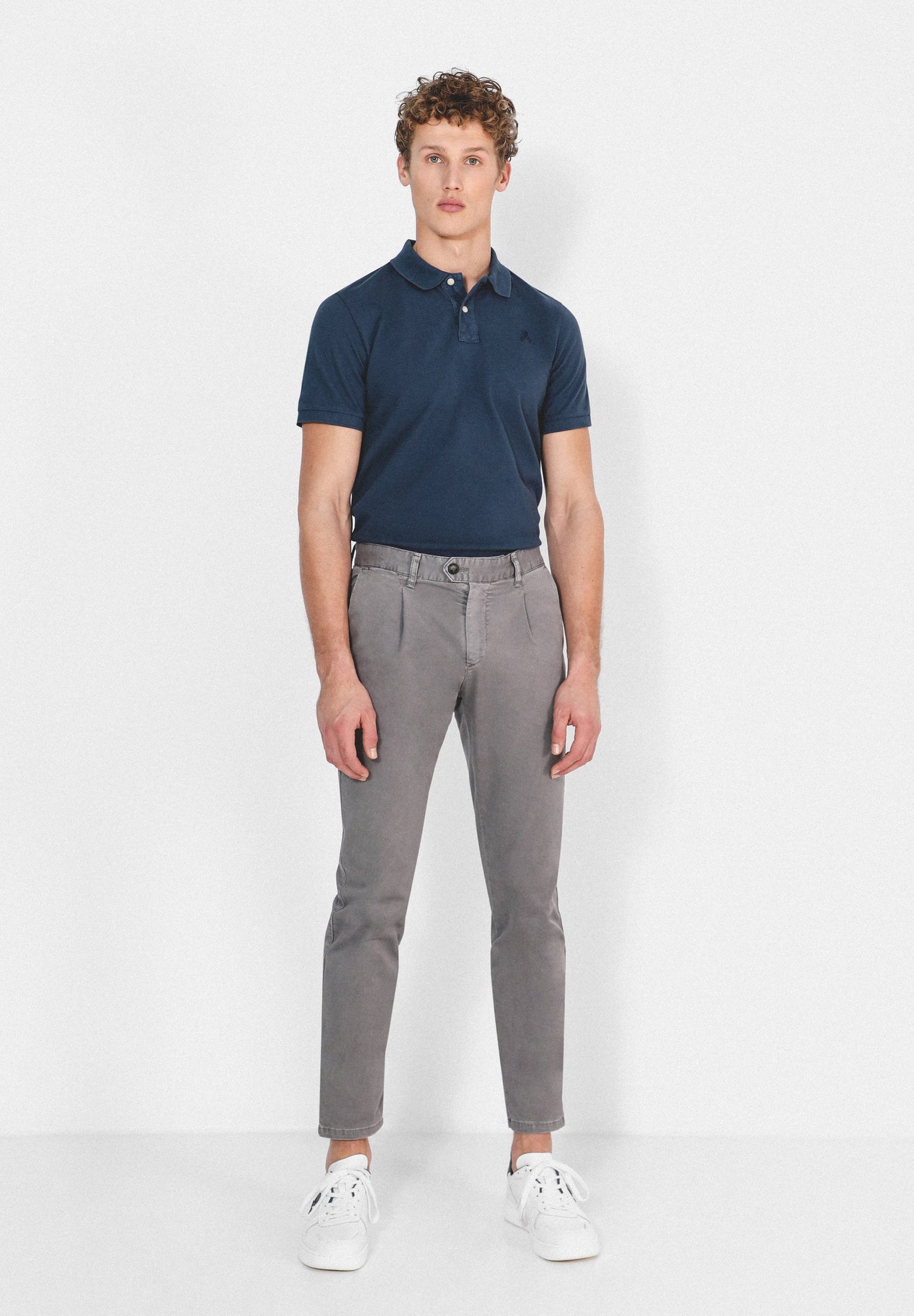 PANTALÓN CHINO PINZAS
