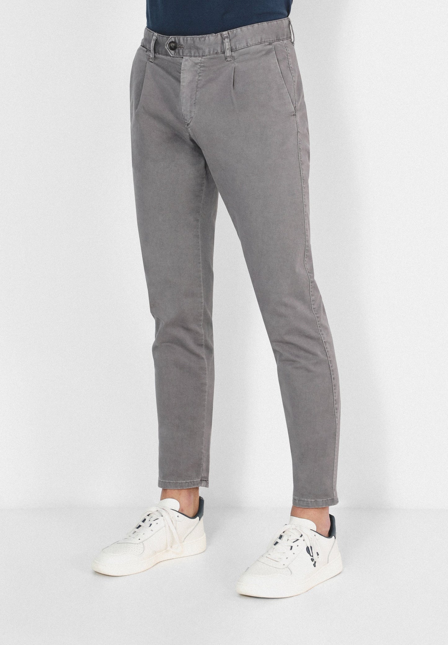 PANTALÓN CHINO PINZAS