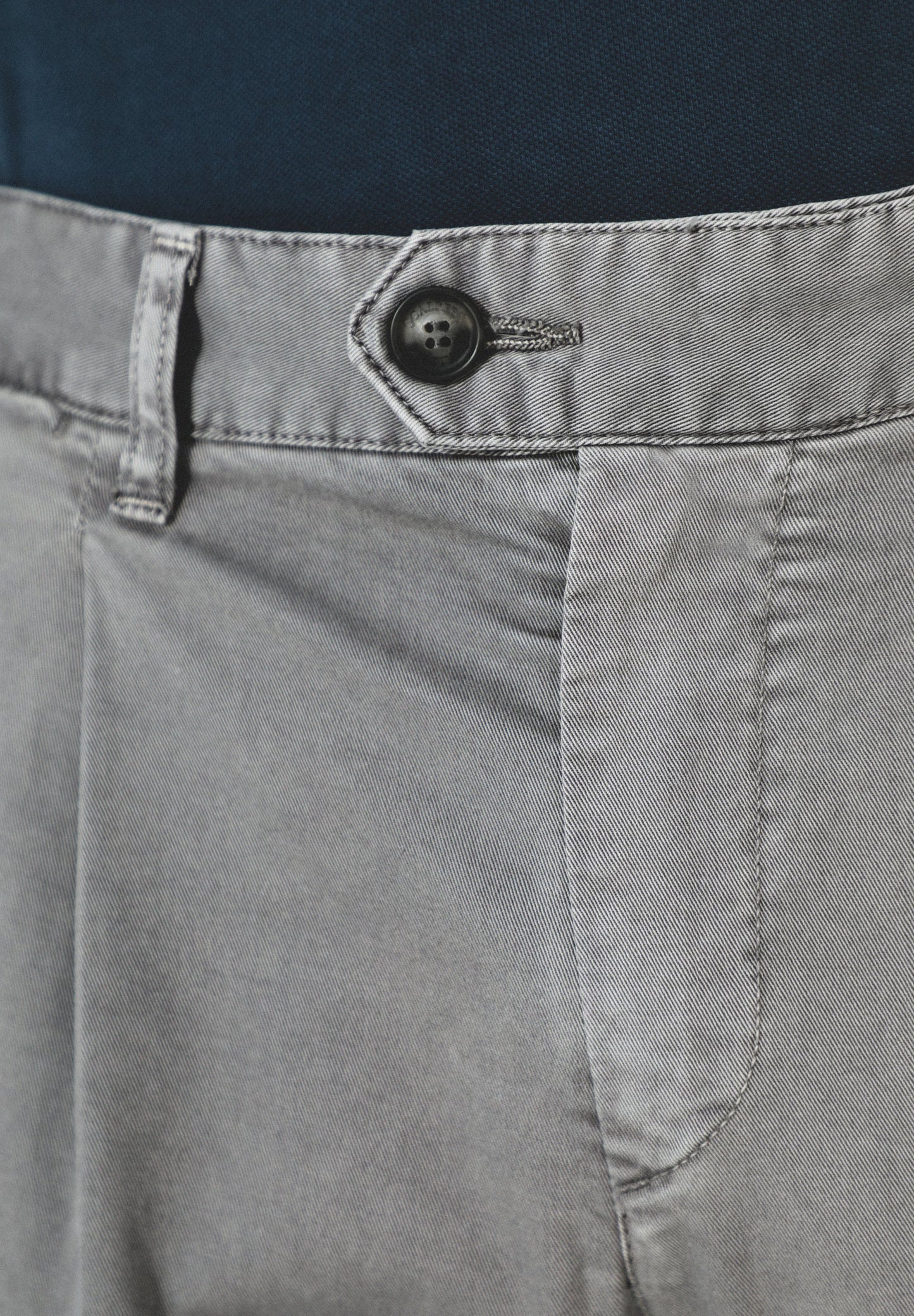 PANTALÓN CHINO PINZAS