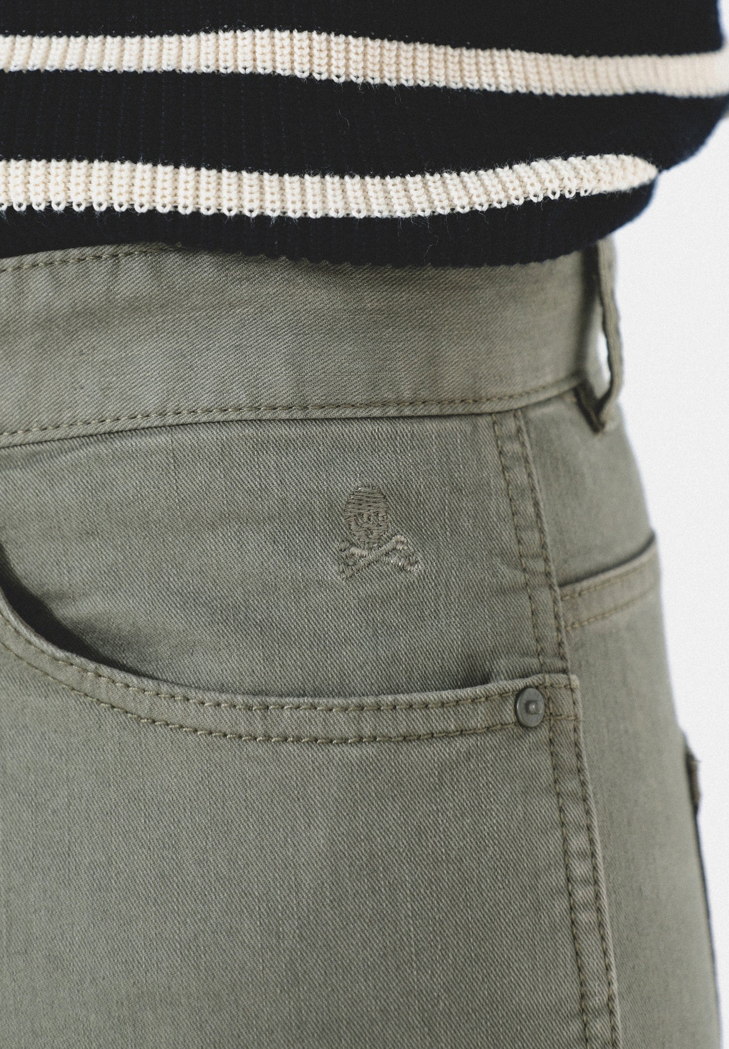 PANTALÓN CINCO BOLSILLOS