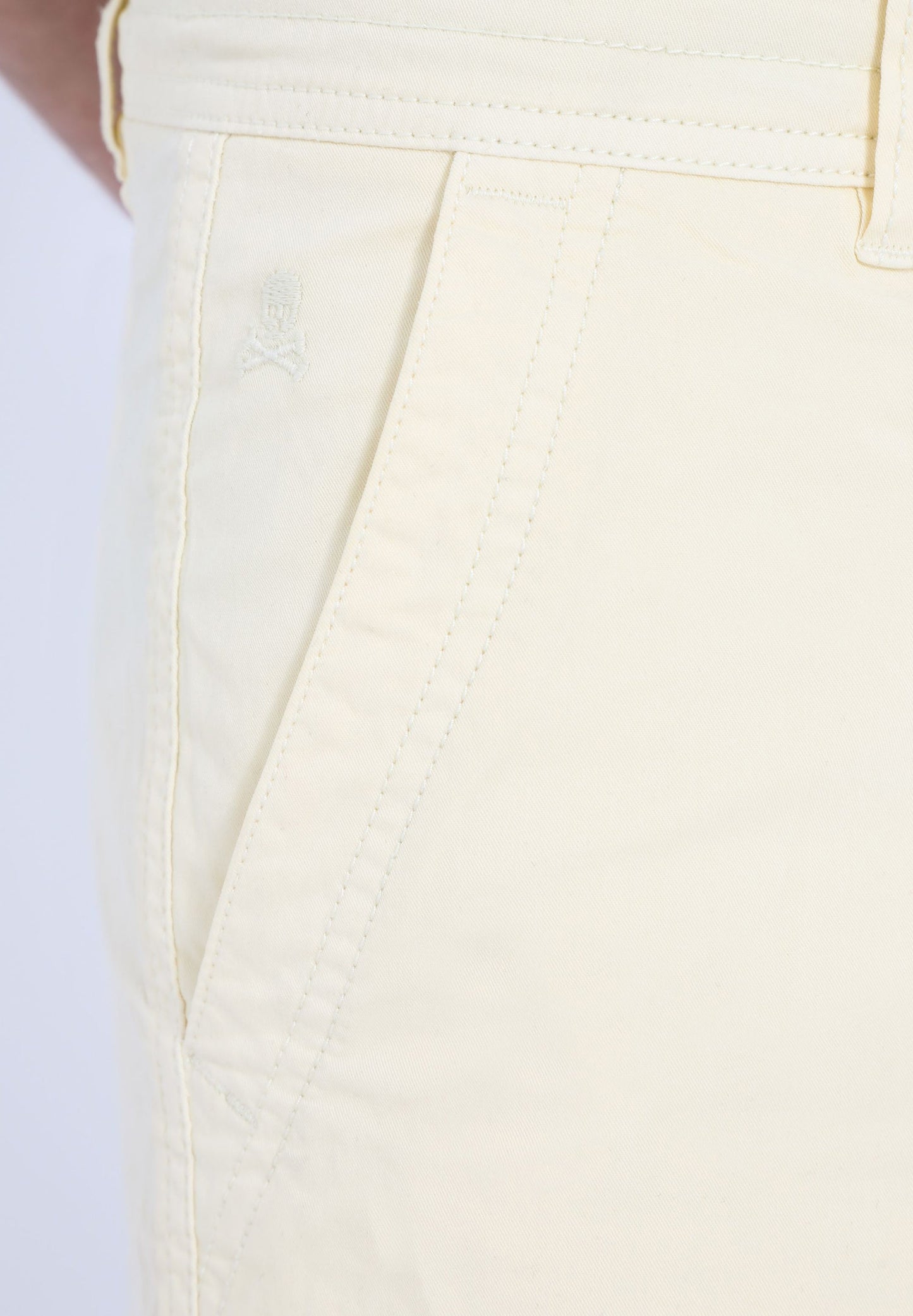BERMUDAS BÁSICAS