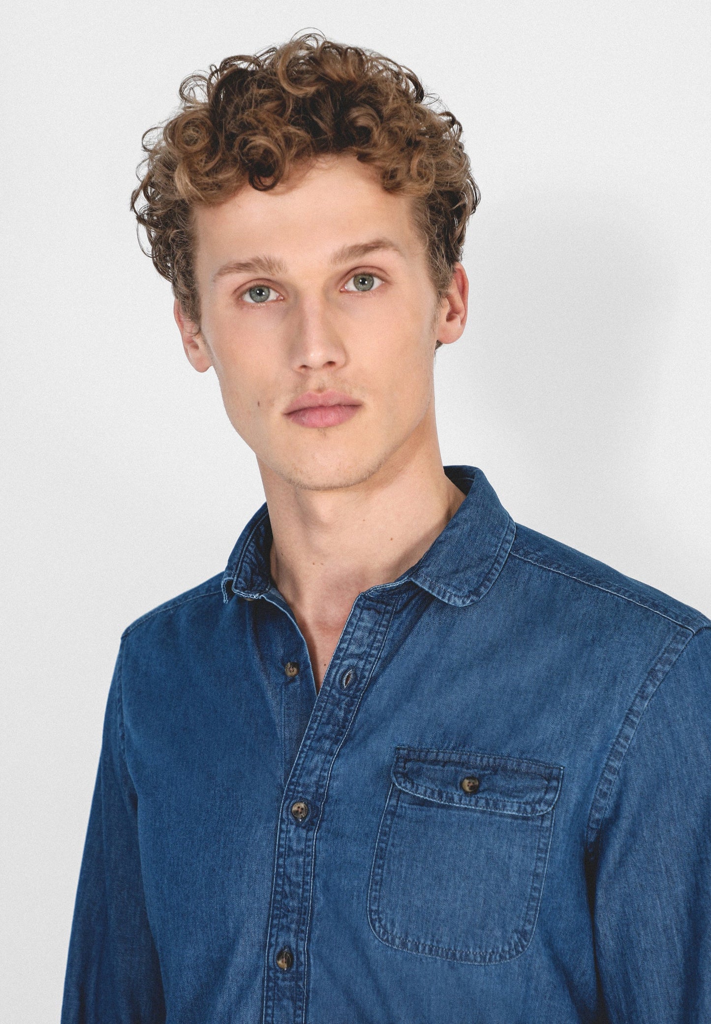 CAMISA DENIM CUELLO REDONDEADO