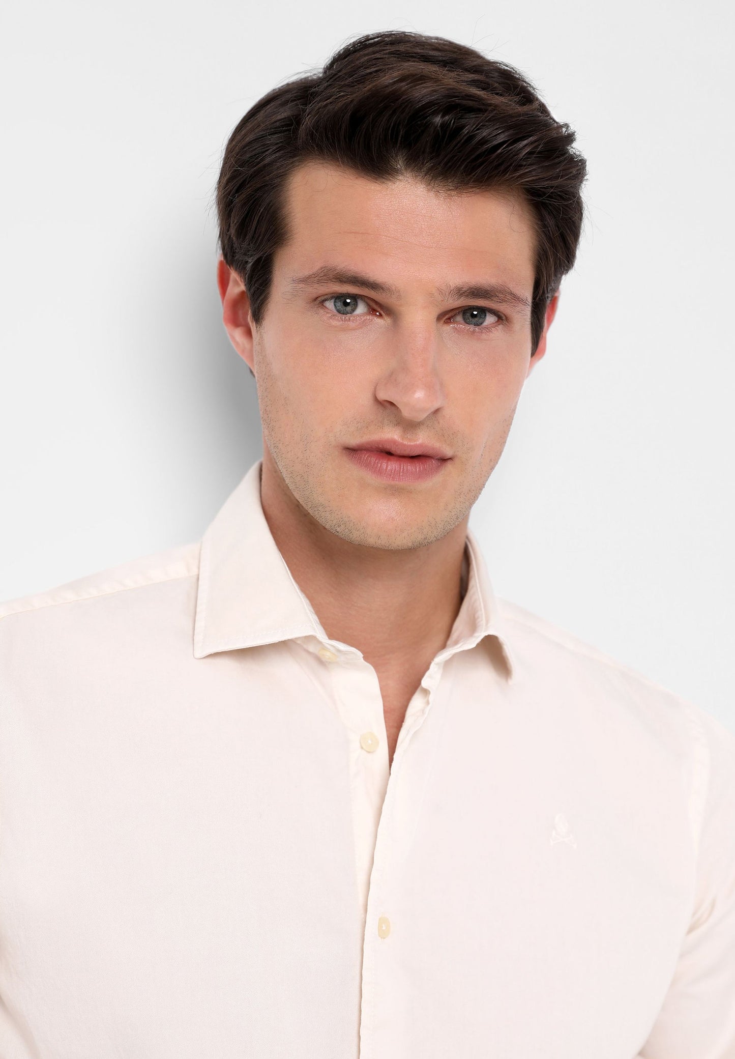 CAMISA CALAVERA BORDADA TONO