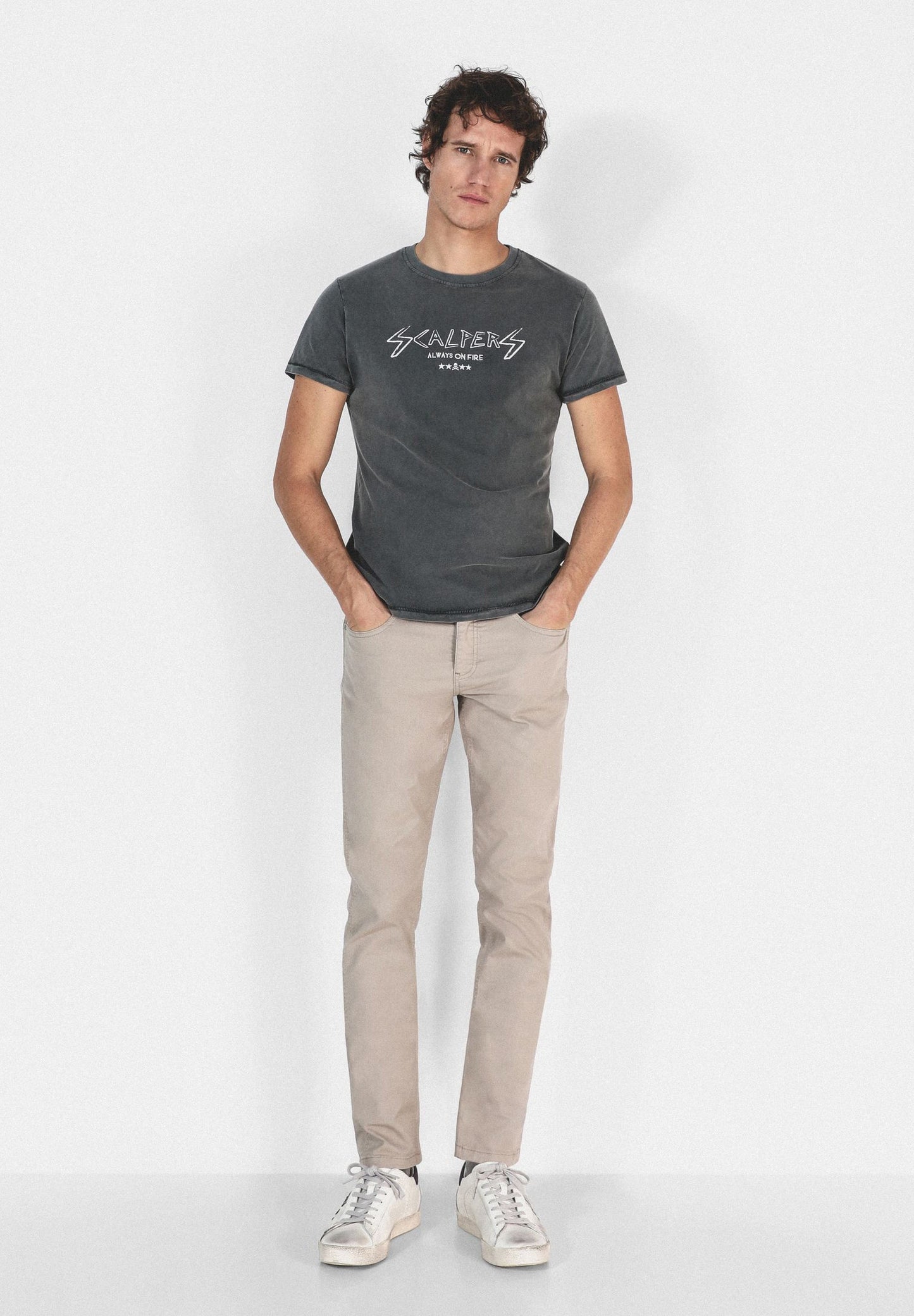 CAMISETA LAVADA LOGO FRONTAL