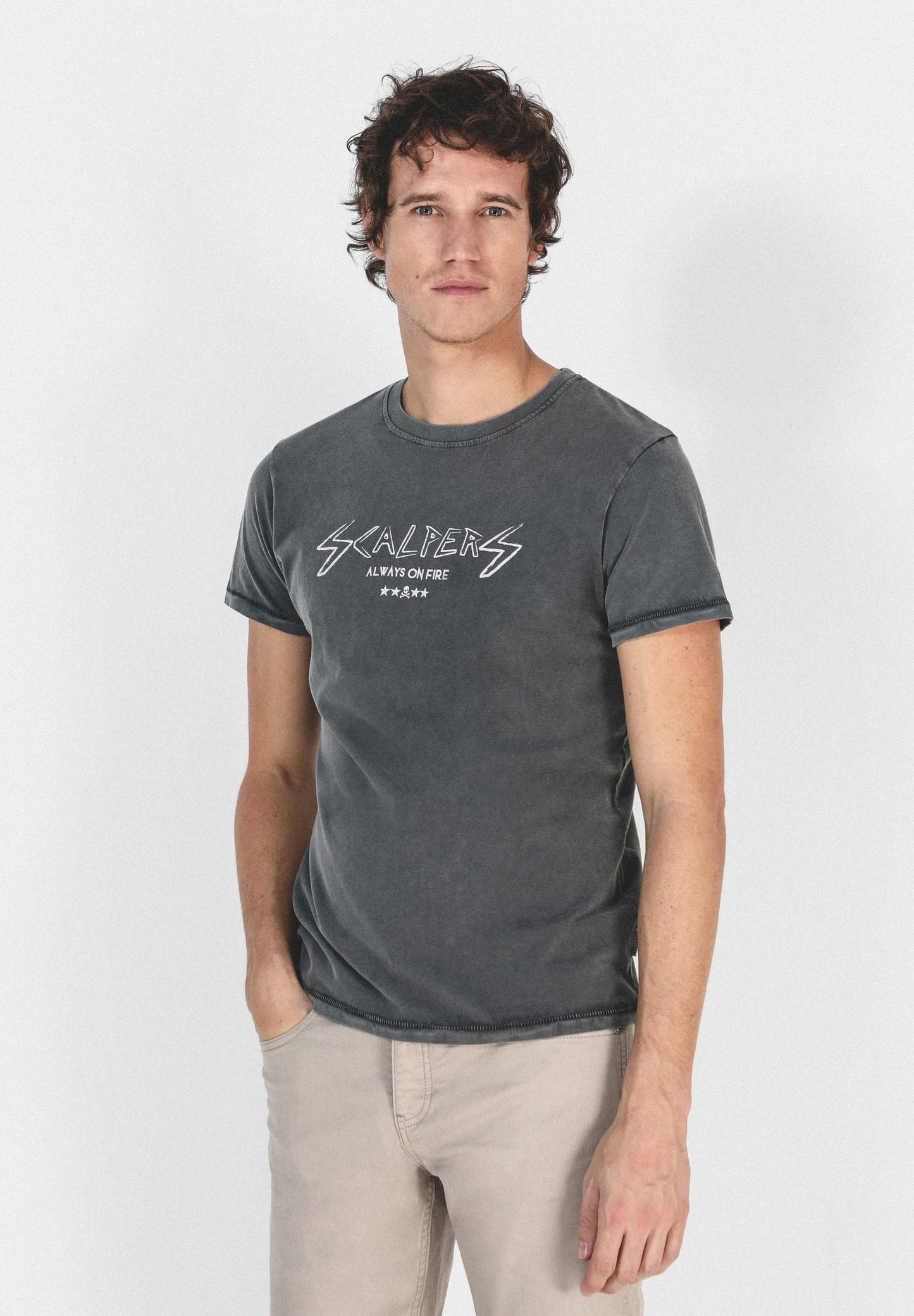 CAMISETA LAVADA LOGO FRONTAL