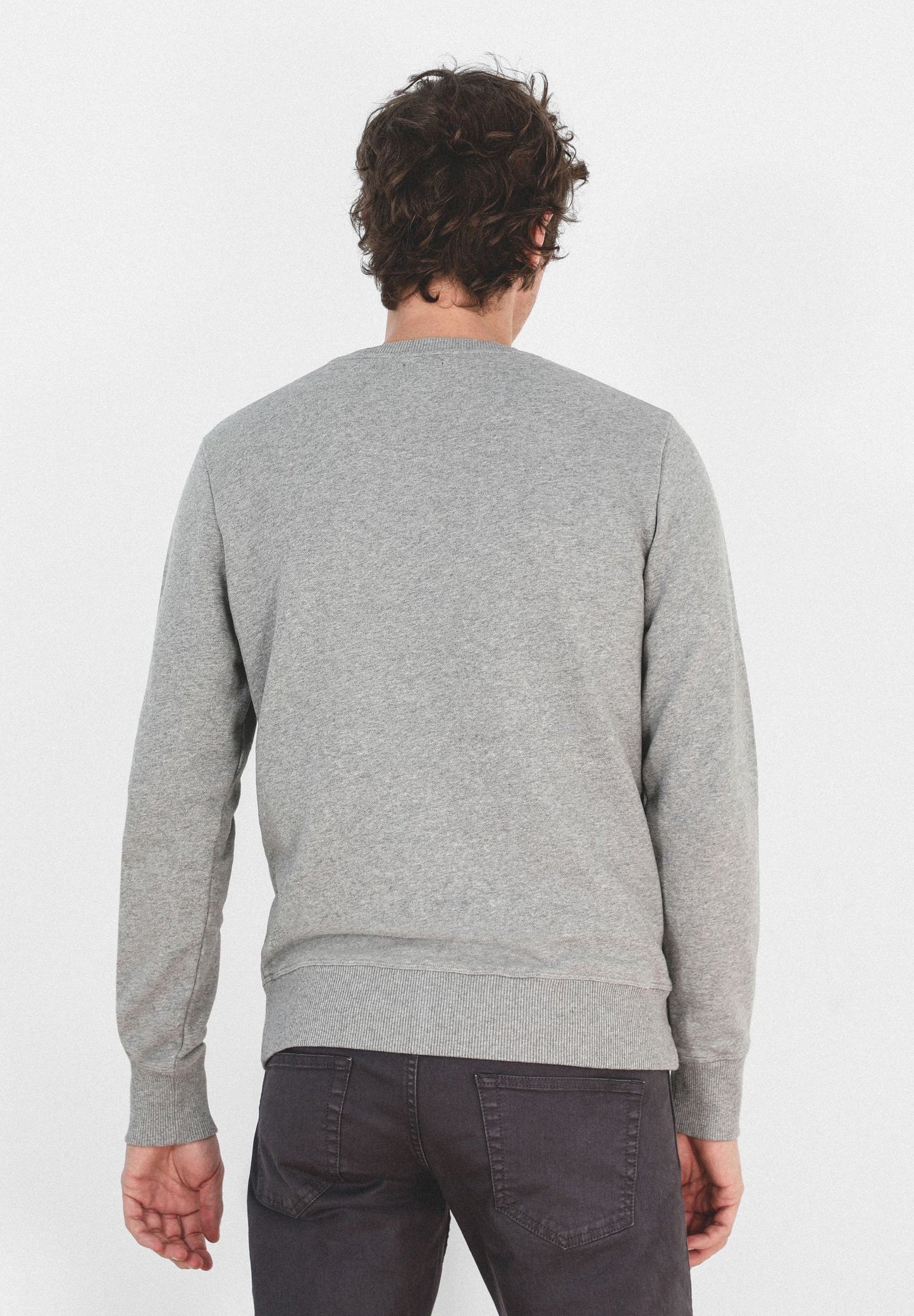 SUDADERA TEXTO CONTRASTE