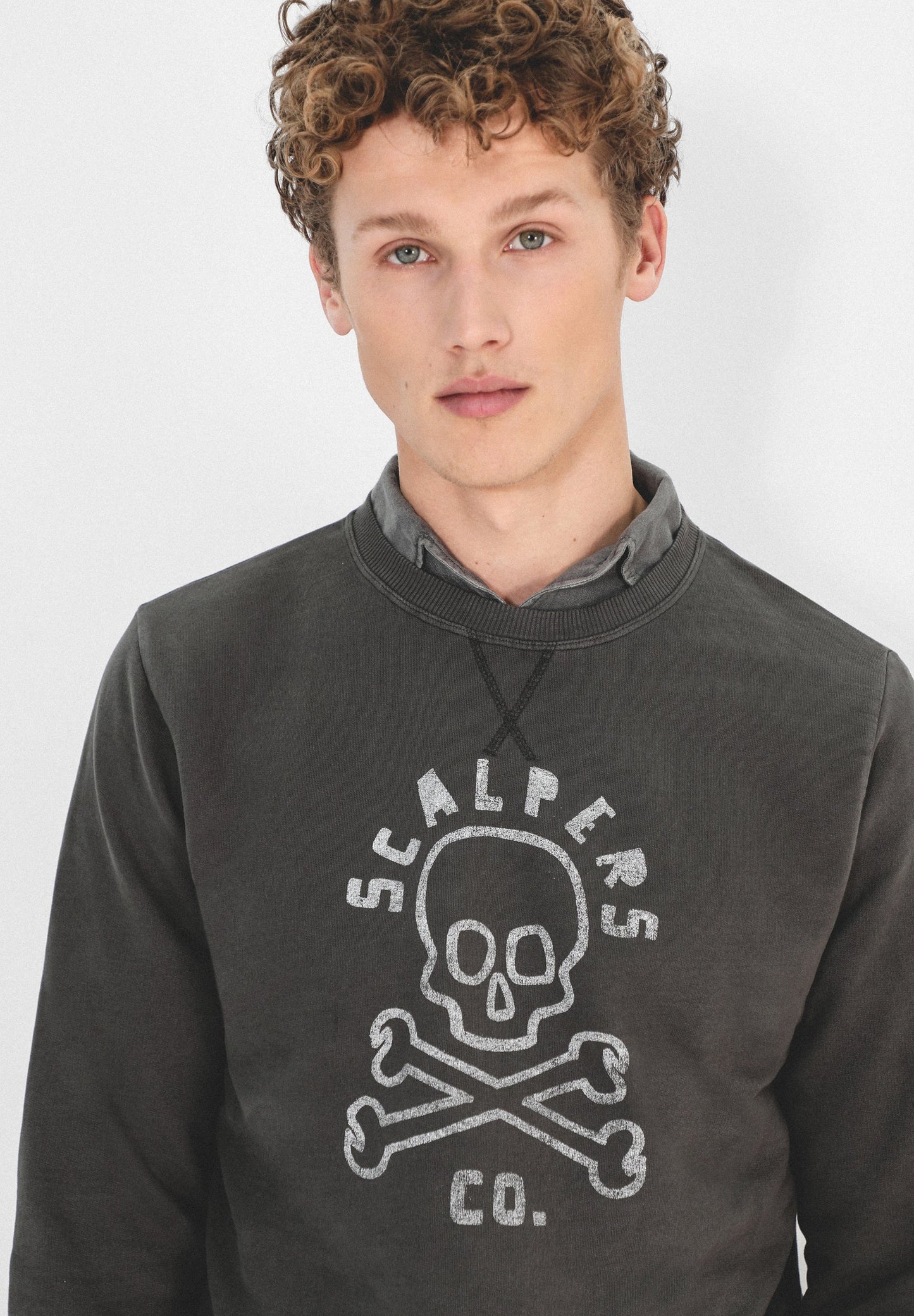 SUDADERA LAVADA LOGO CALAVERA