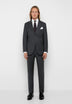 TRAJE ICON PRINCIPE DE GALES