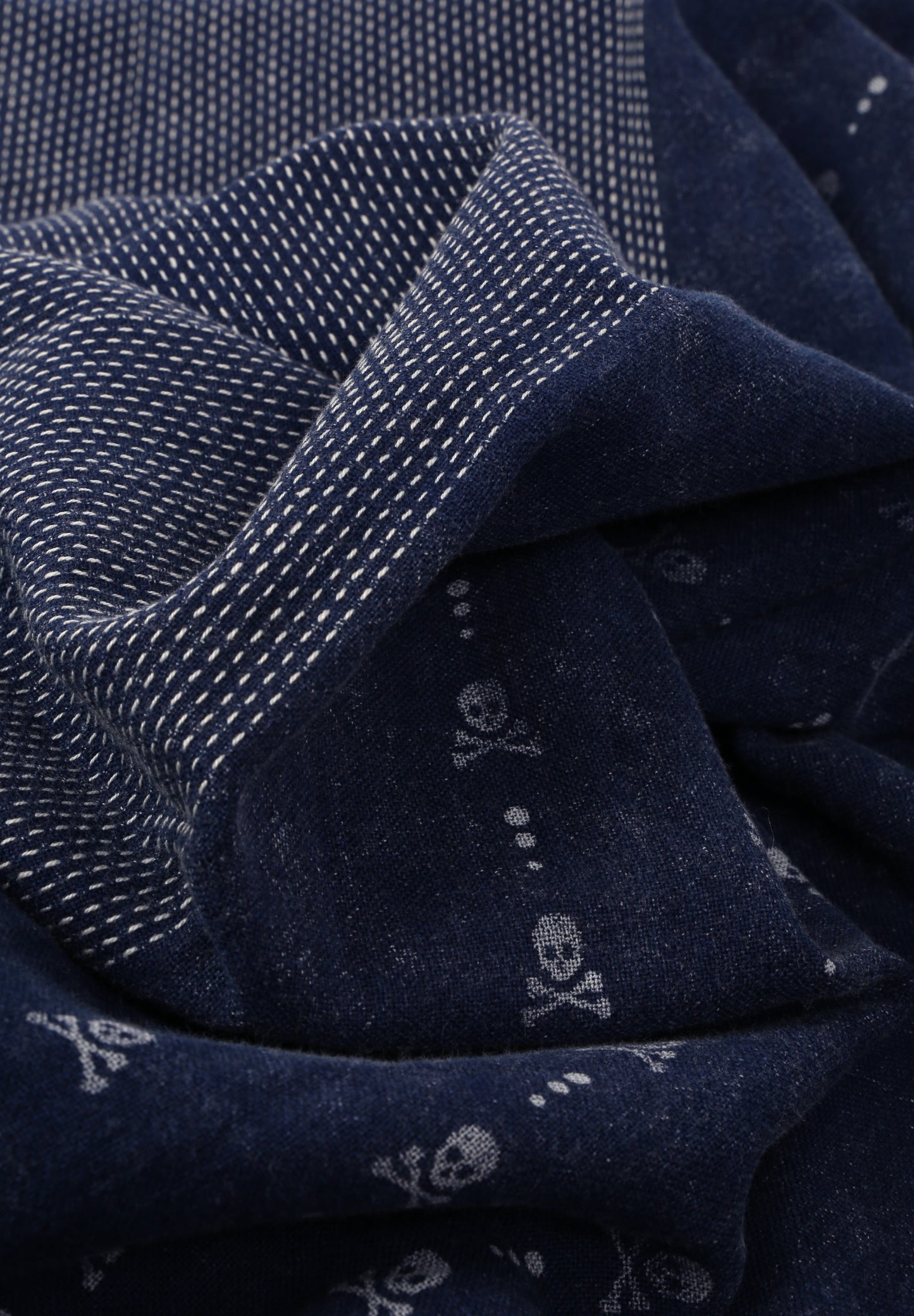 FULAR ESTAMPADO CALAVERAS