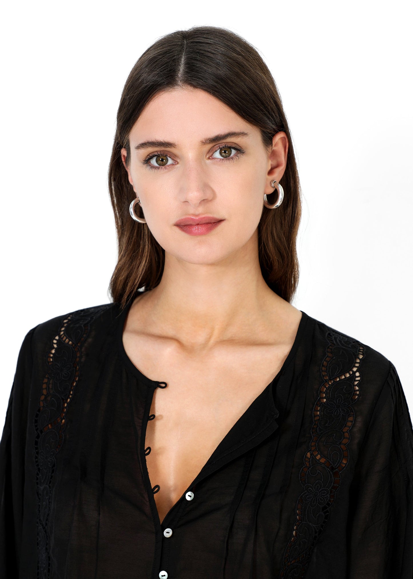 CAMISA DETALLES PERFORADOS
