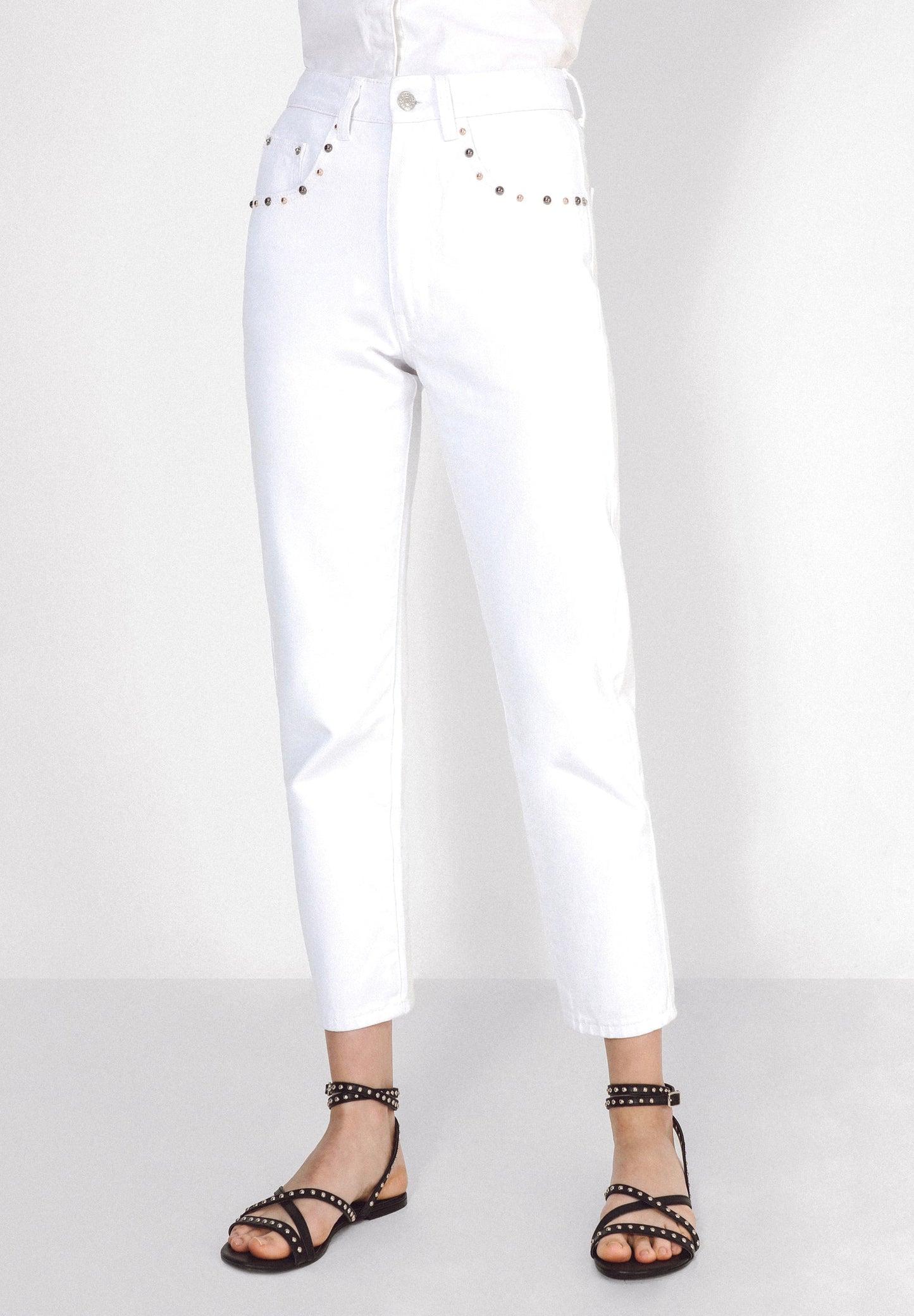 JEANS RECTOS TACHUELAS