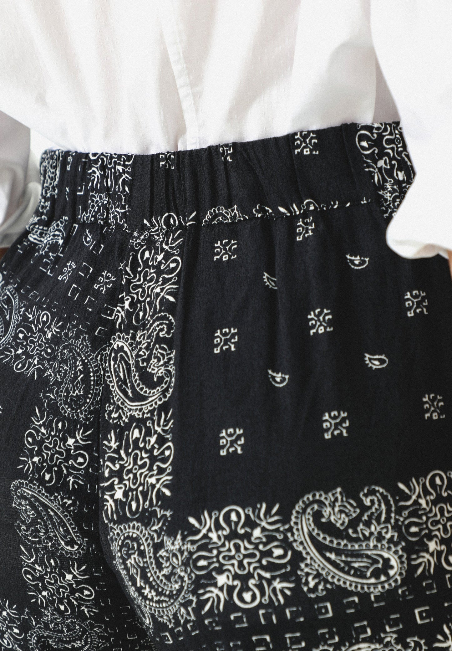 PANTALÓN FLARE PAISLEY
