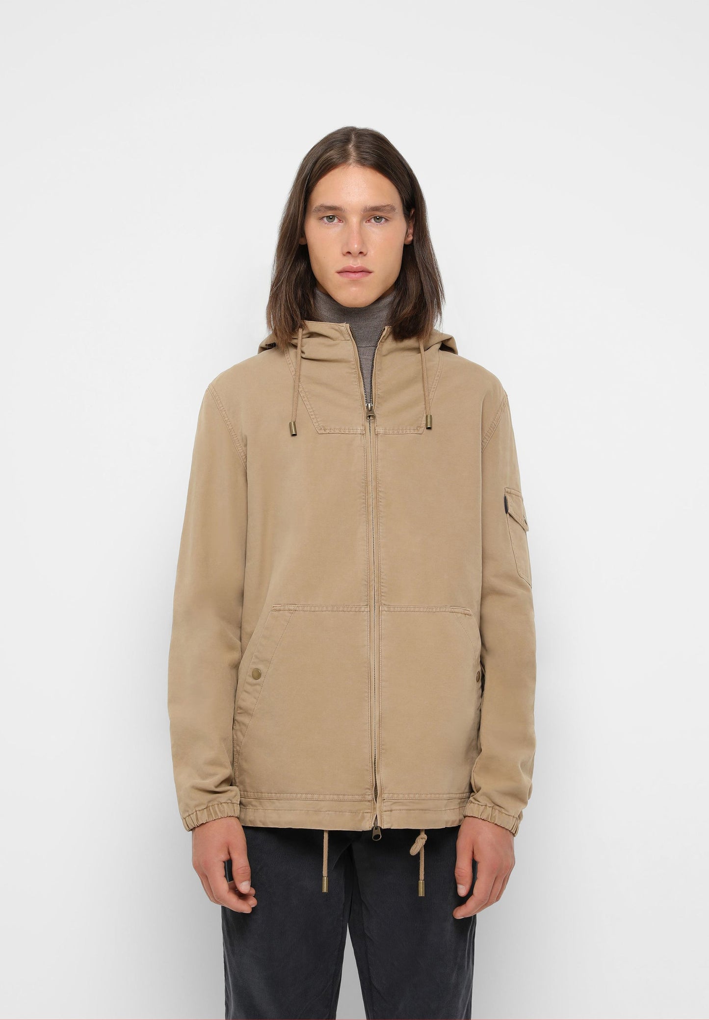 CHAQUETA LIGERA CAPUCHA