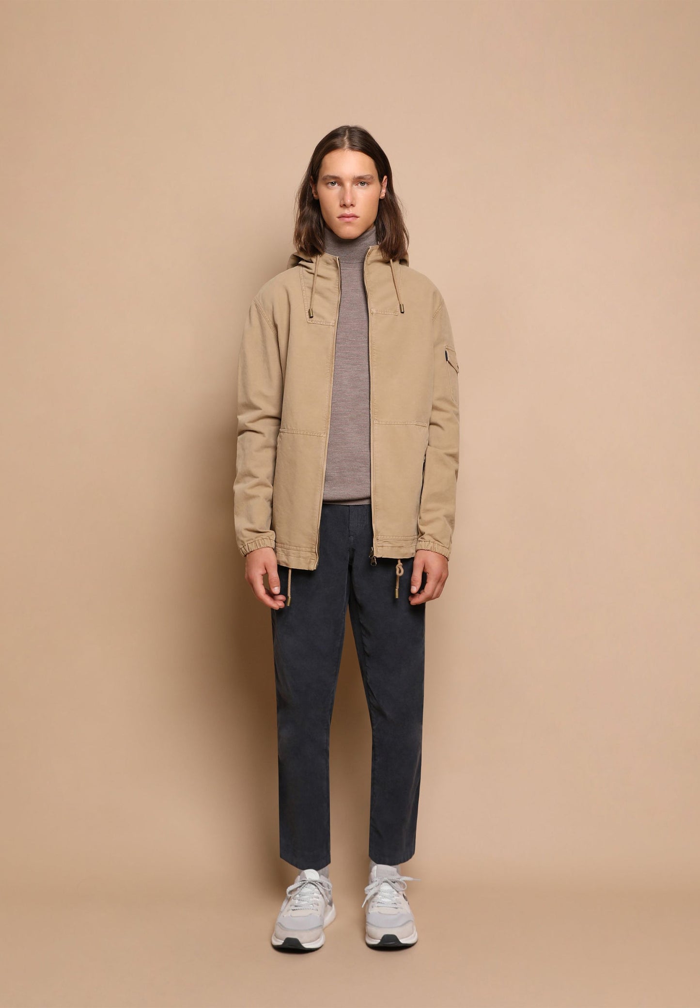 CHAQUETA LIGERA CAPUCHA