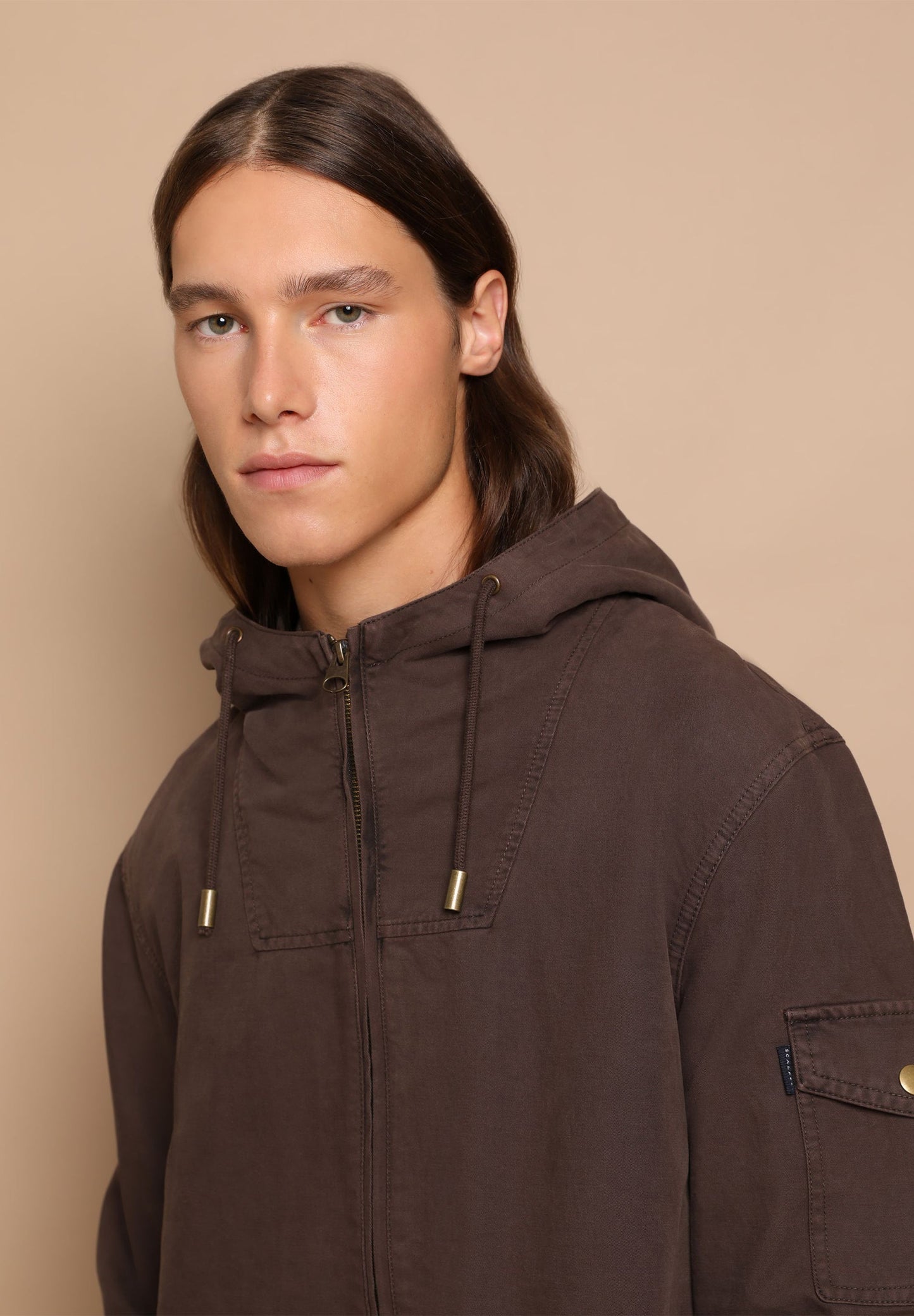 CHAQUETA LIGERA CAPUCHA