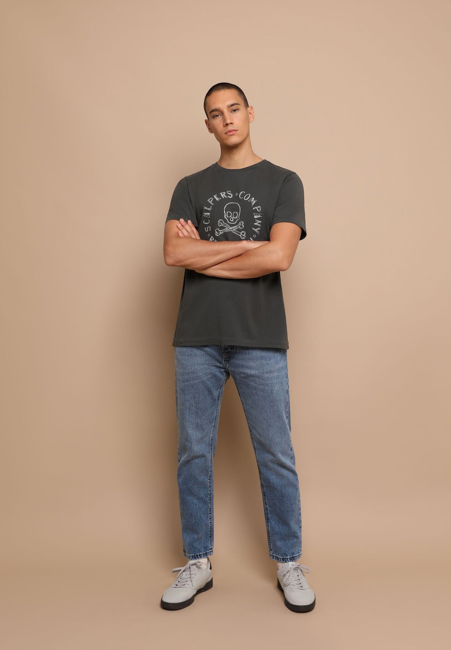 CAMISETA BORDADO CALAVERA