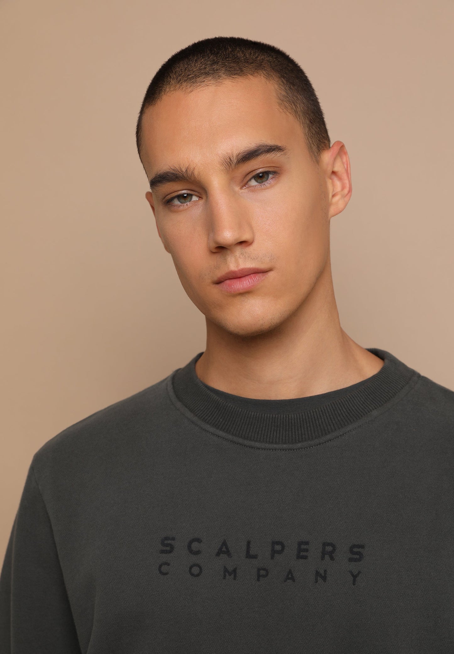 SUDADERA LOGO FLOCADO